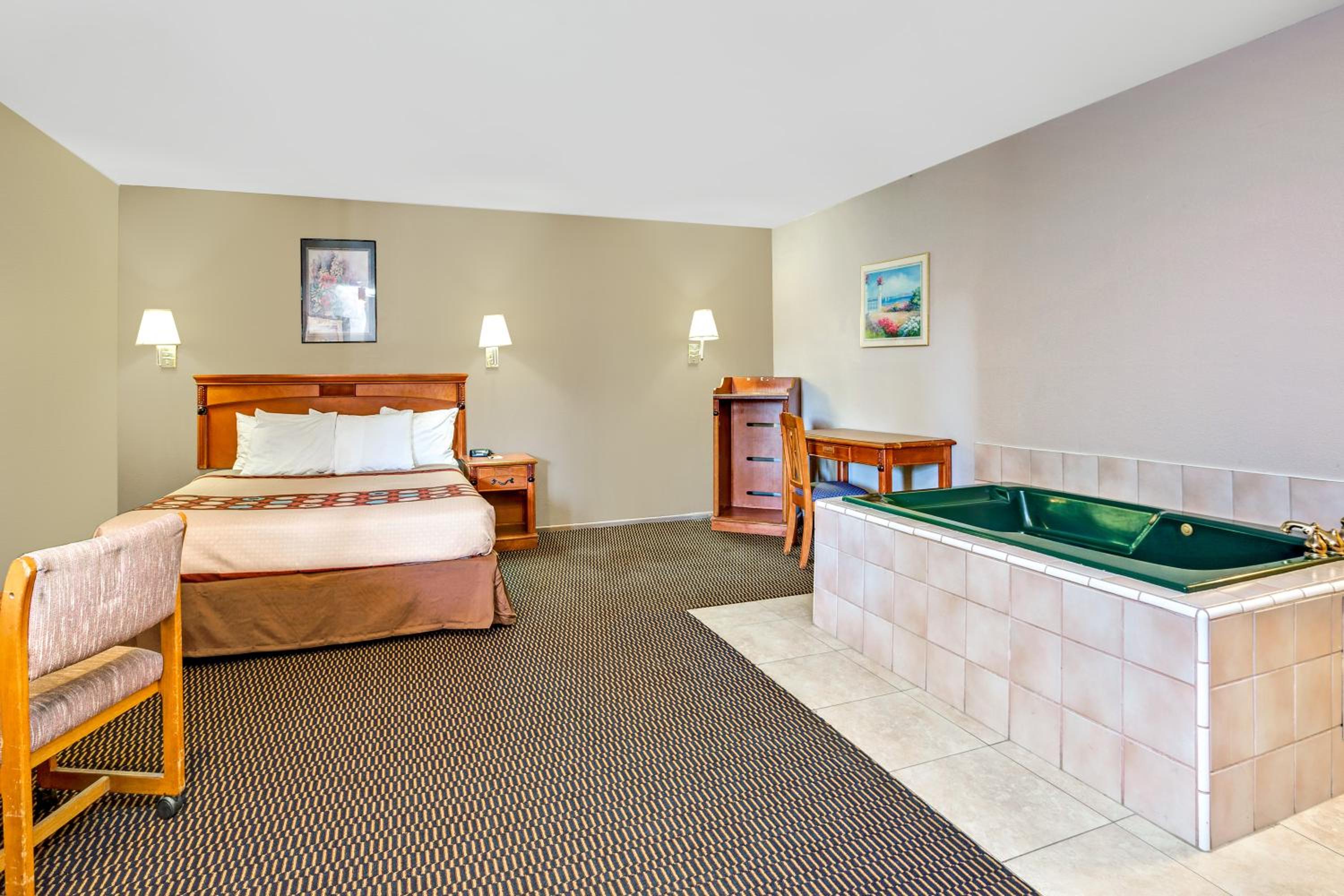 King Studio Suite - Non-Smoking photo 1