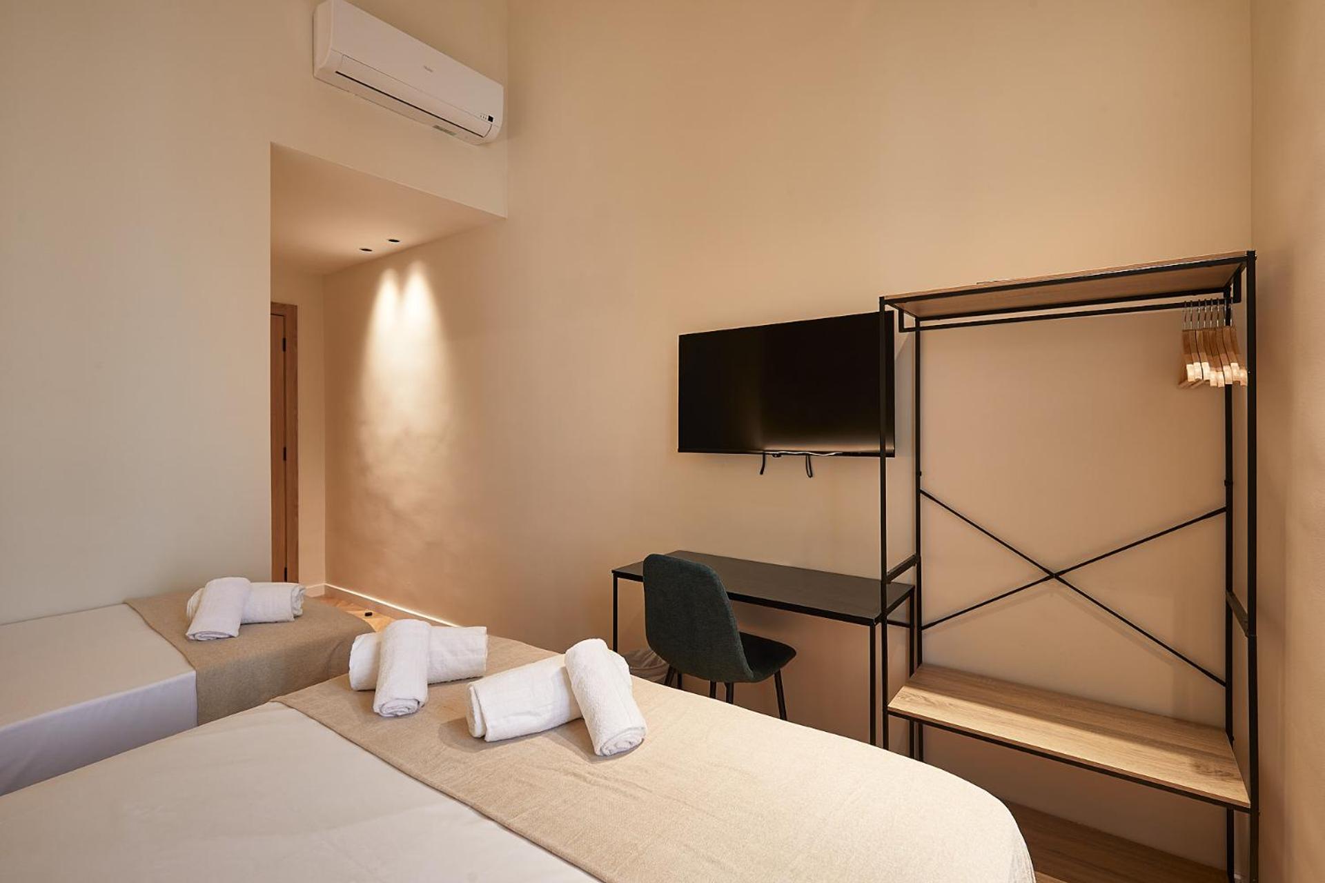 Triple Room with Private Bathroom photo 2