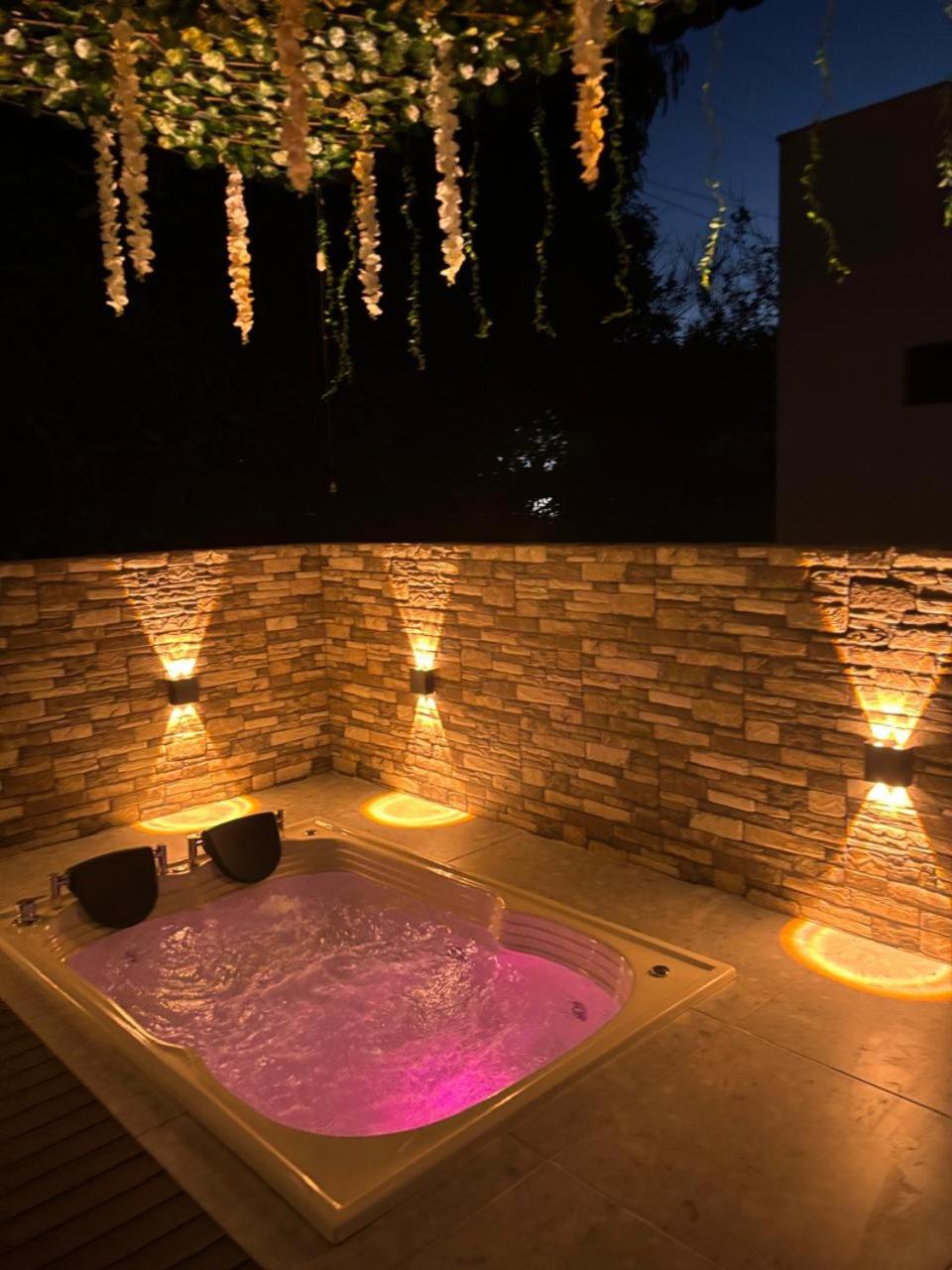 Deluxe Suite with Spa Bath photo 3