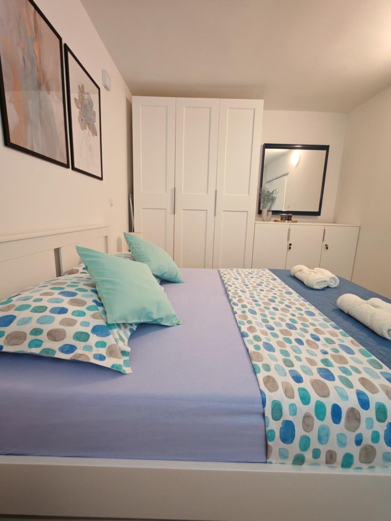 One-Bedroom Apartment with Terrace and Sea View photo 2