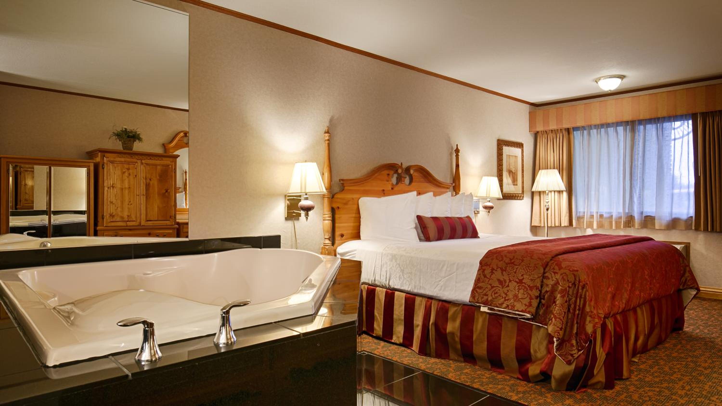 King Room with Spa Bath - Courtyard View - Photo 9