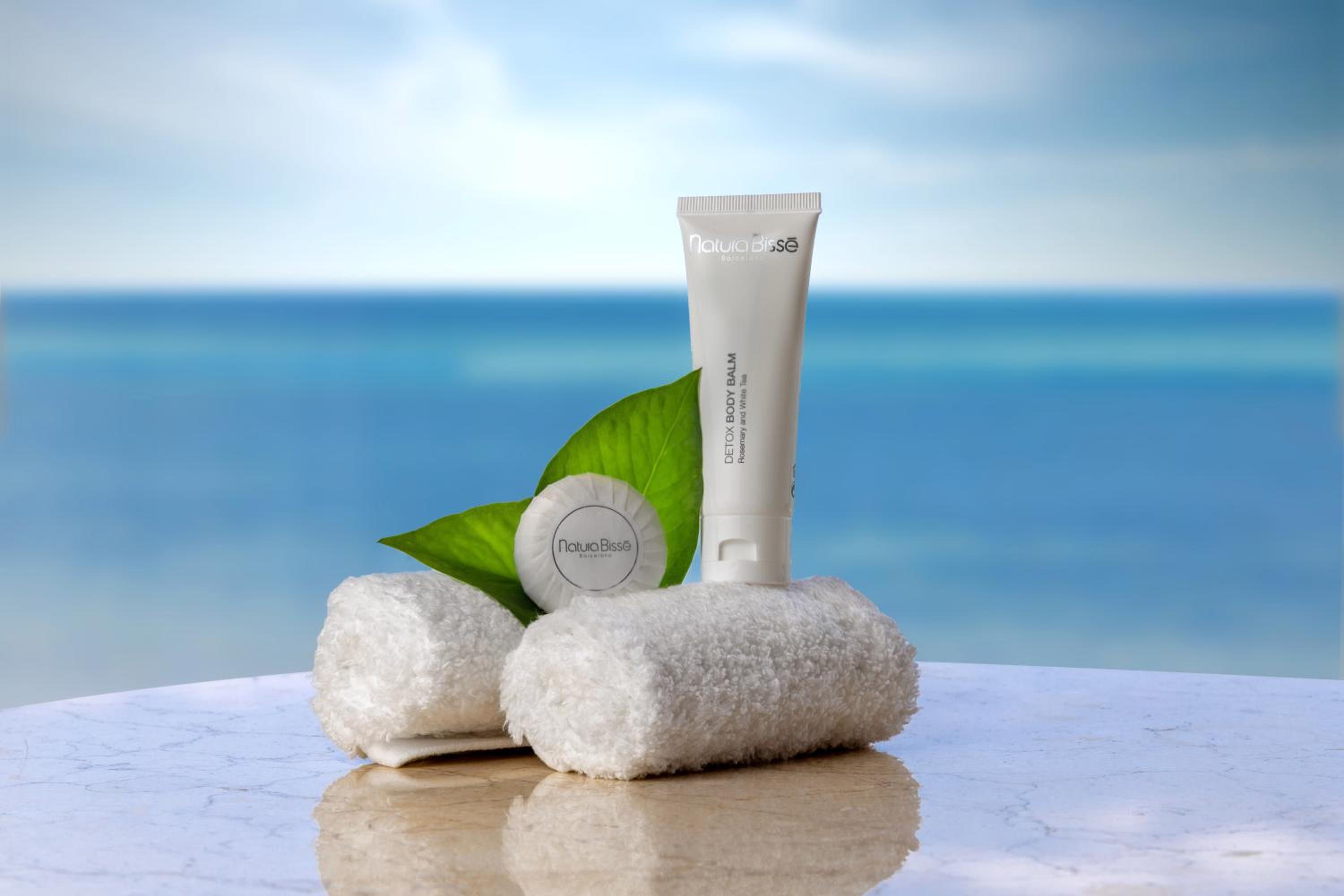 Superior Deluxe Ocean Front - Kids & Teens Free