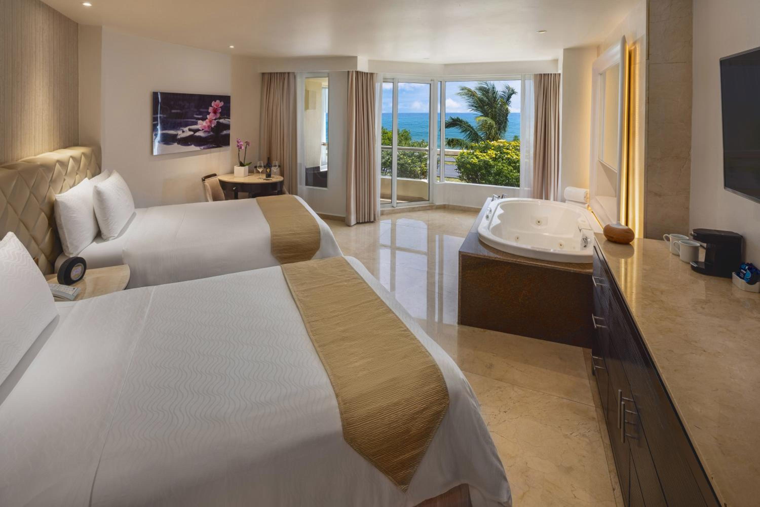 Superior Deluxe Ocean Front - Kids & Teens Free