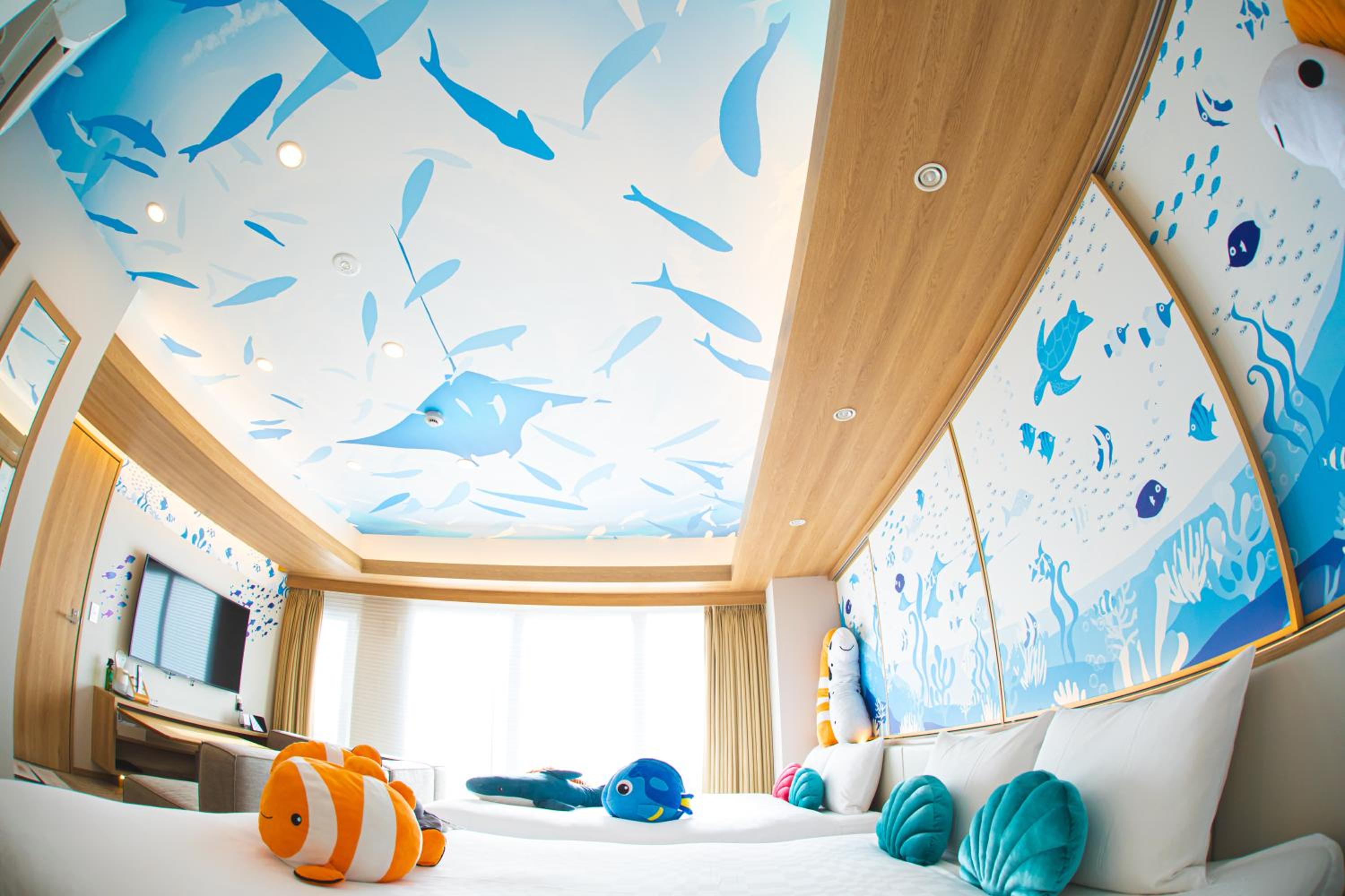 Superior Quadruple Room Aquarium theme