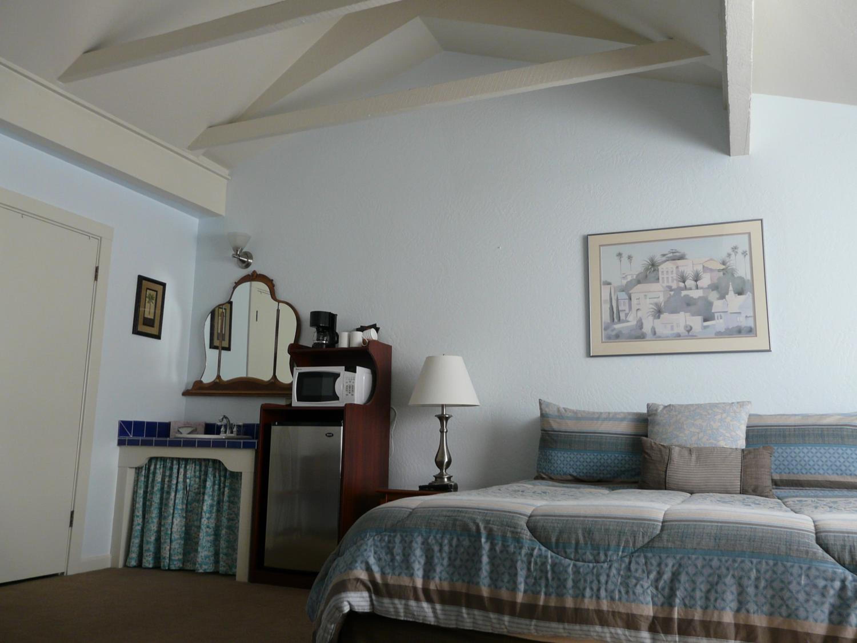 Deluxe King Room with Private Bath photo 1