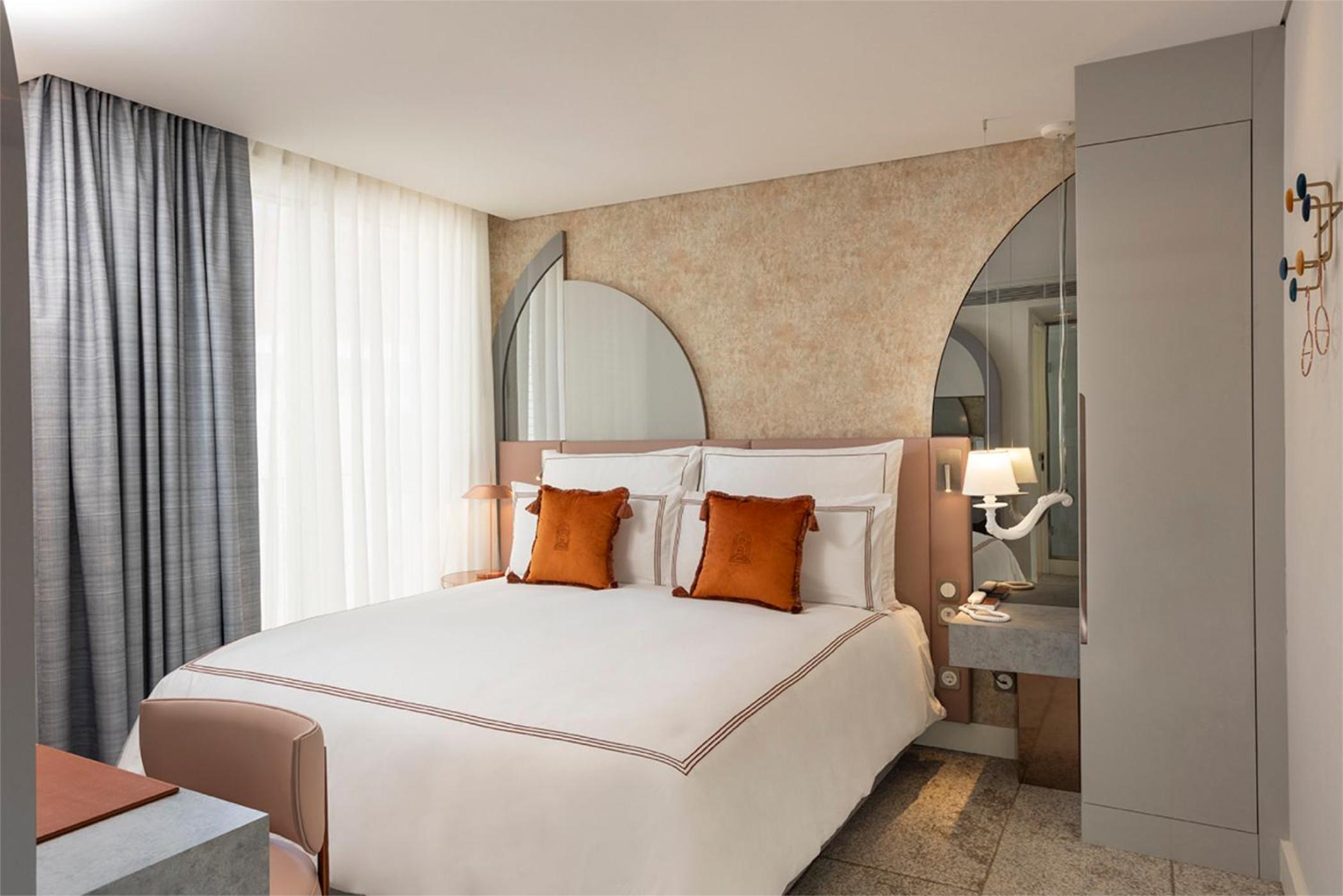 Deluxe King Room - Photo 3