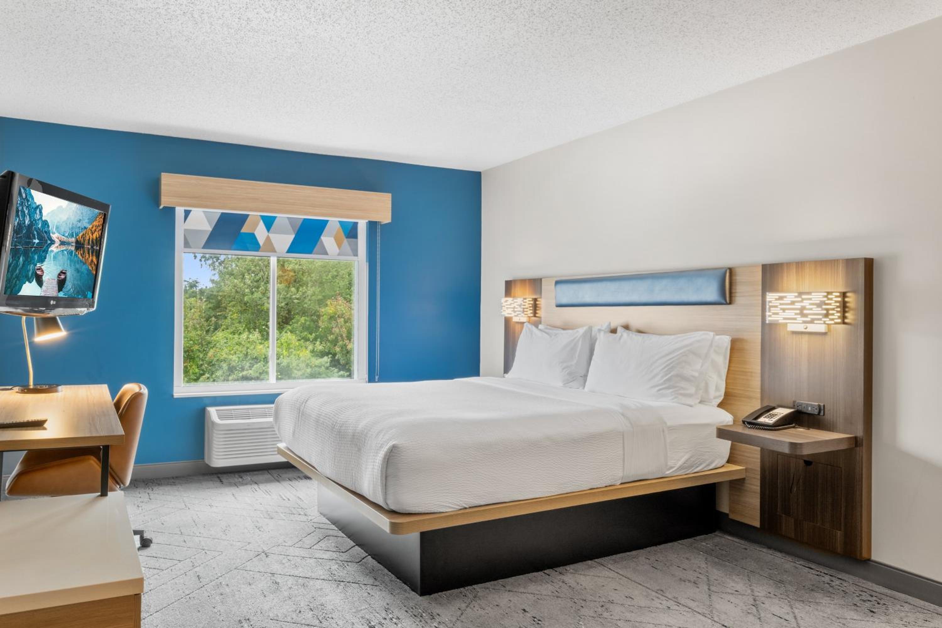 Standard King Room - Photo 5