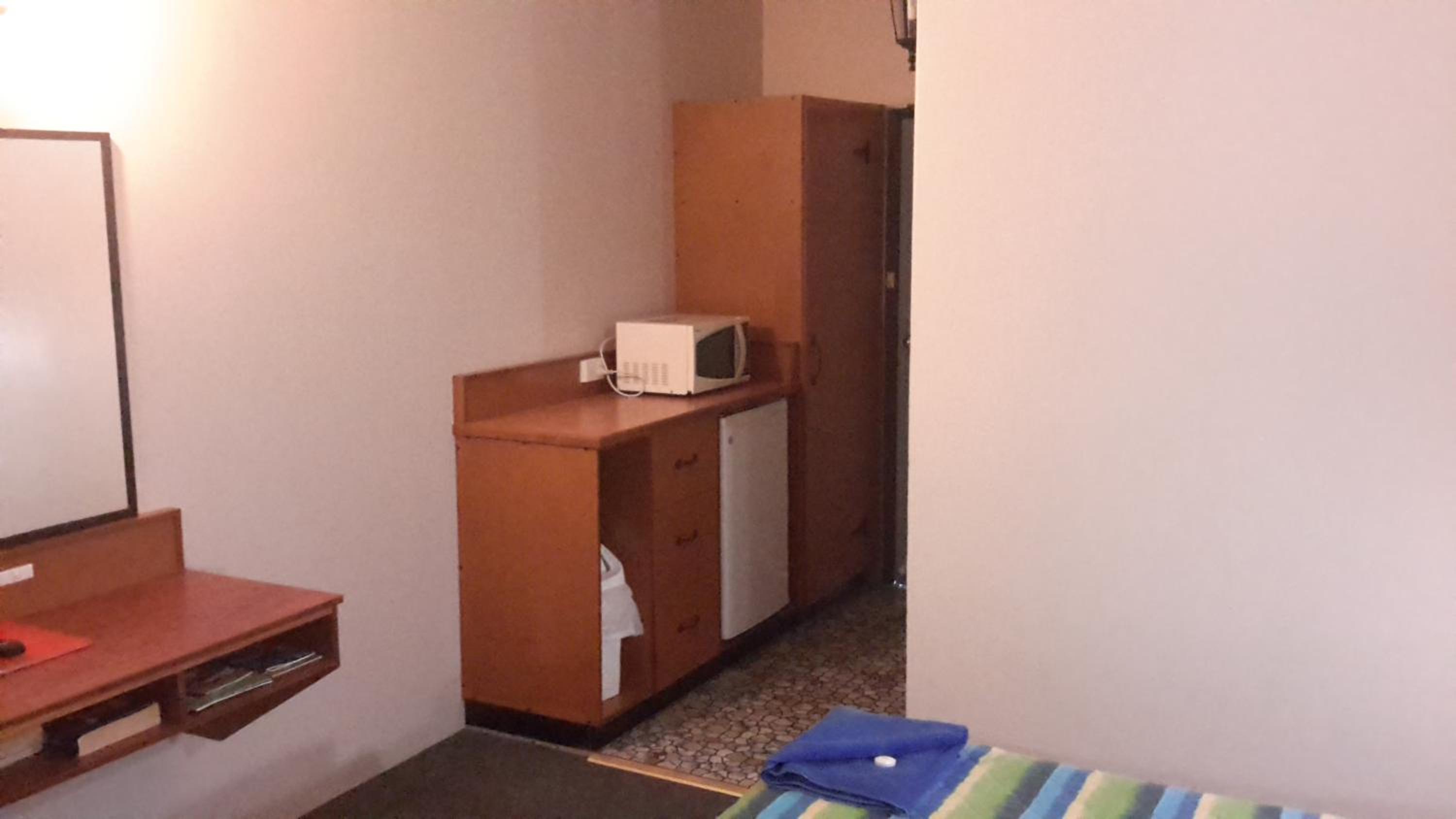 Queen Room photo 2