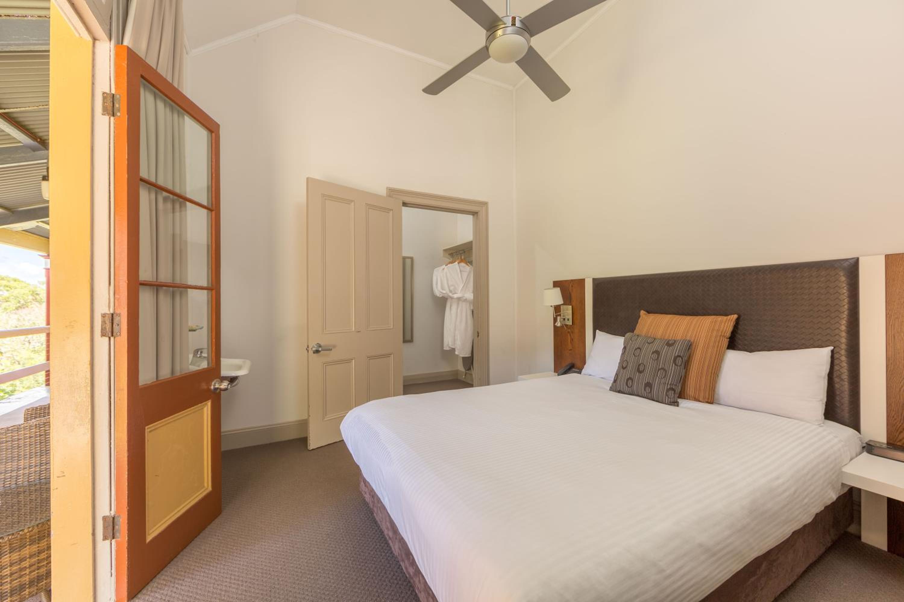 Heritage Queen Room