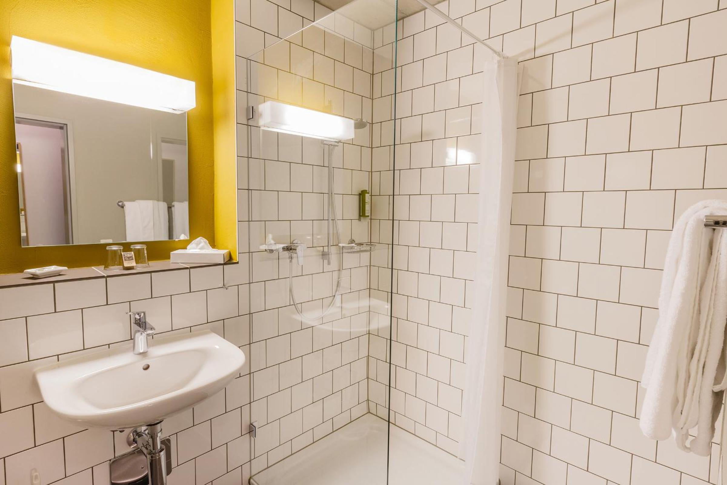 Double or Twin Room - Photo 4