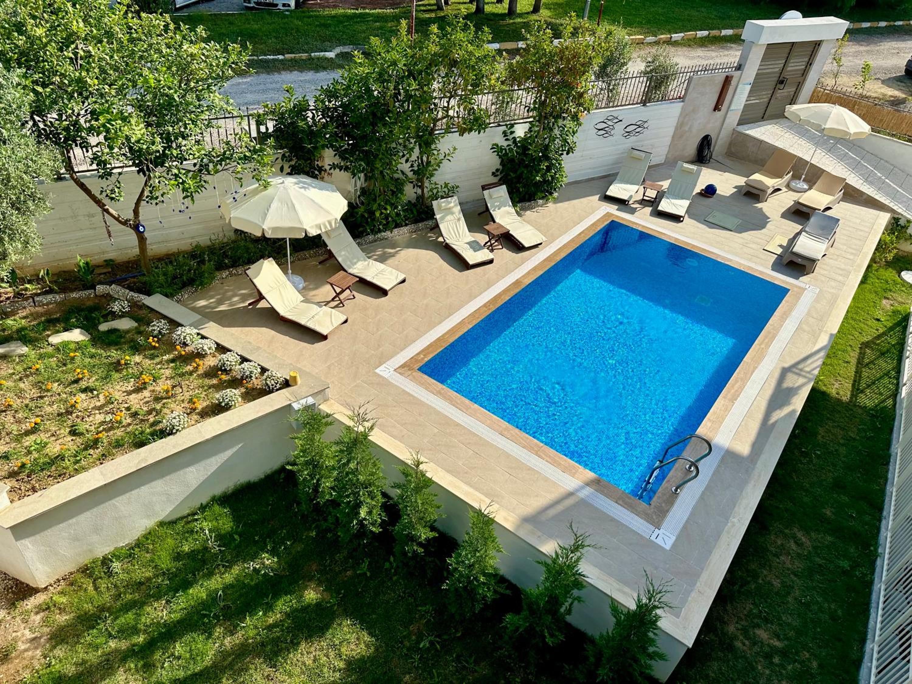 Triple Room with Pool View