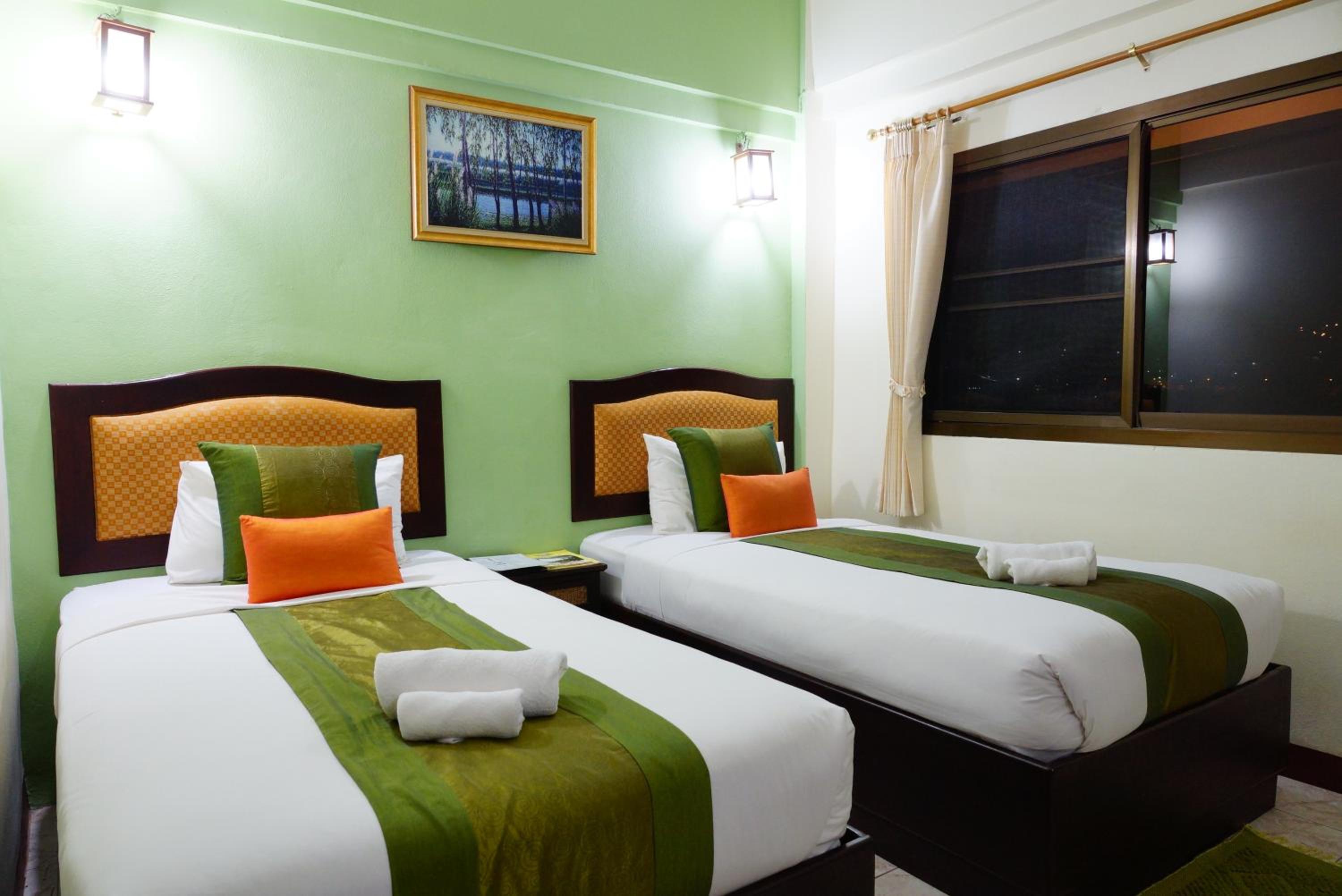 Standard Twin Room with River View - Photo 2