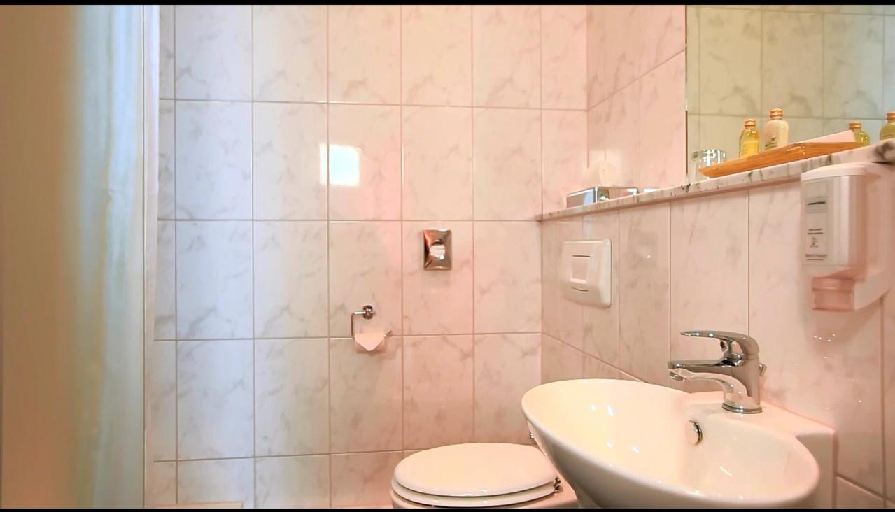 Double Room - Photo 5