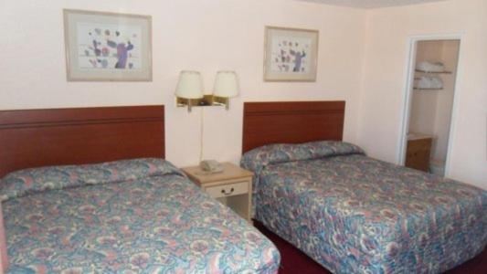 2 Queen Beds Non-Smoking - Photo 1