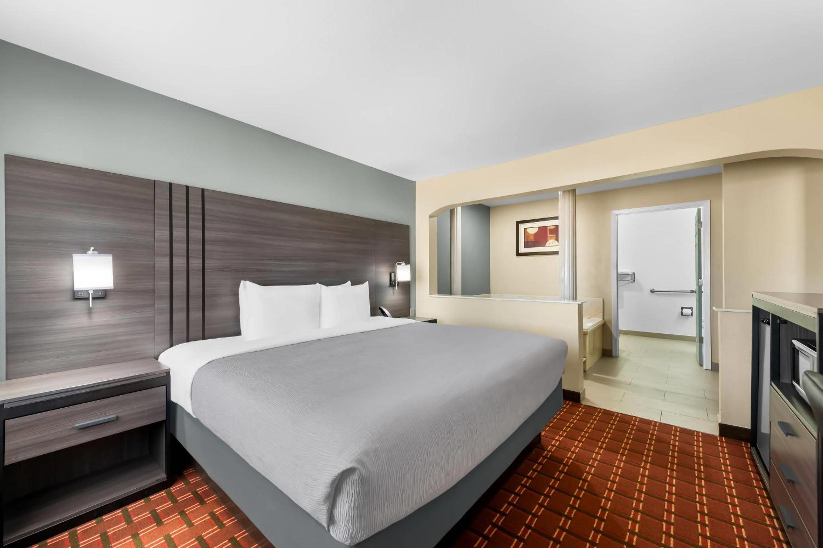 King Room - Non-Smoking - Photo 1