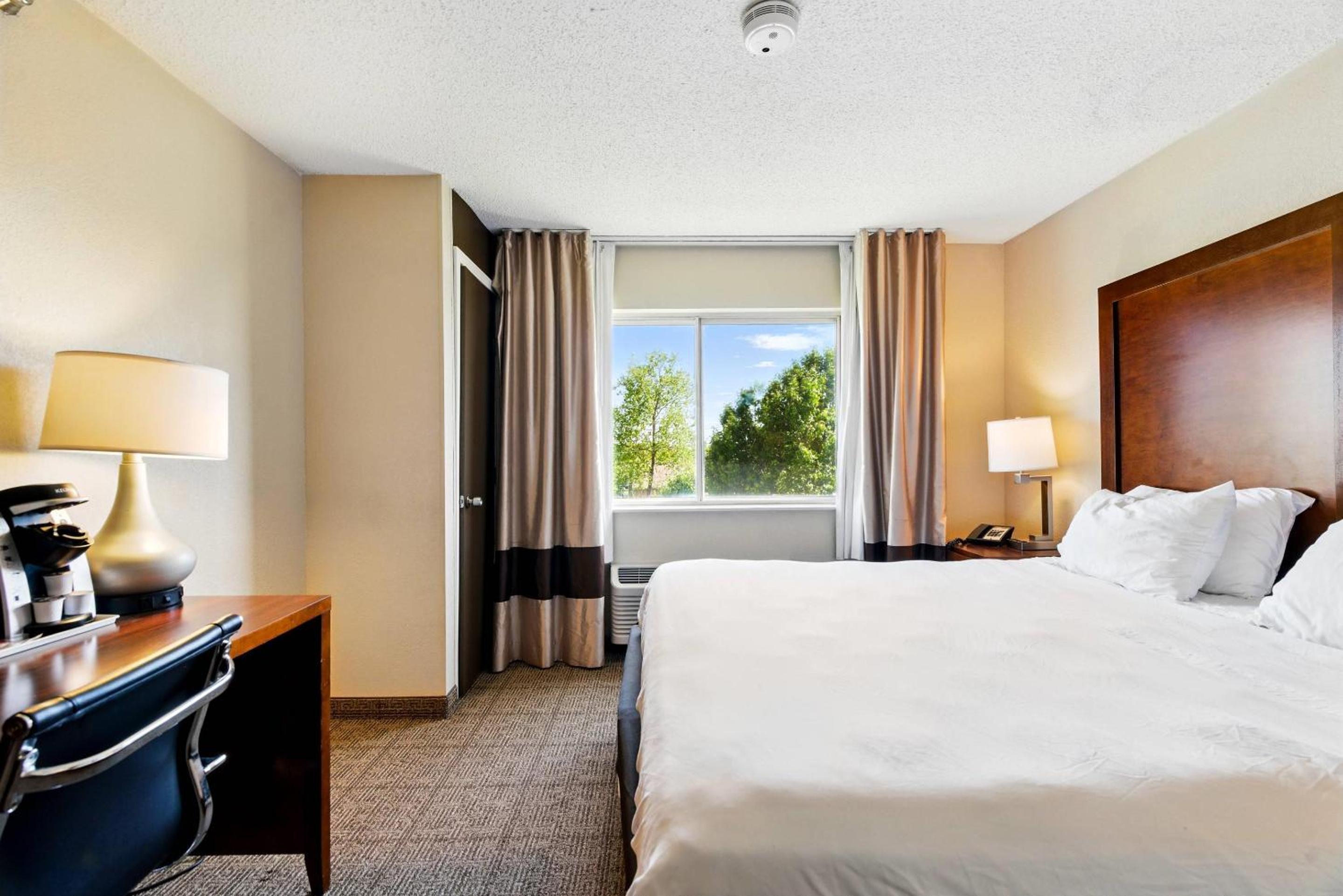 King Room - Accessible/Non-Smoking - Photo 4