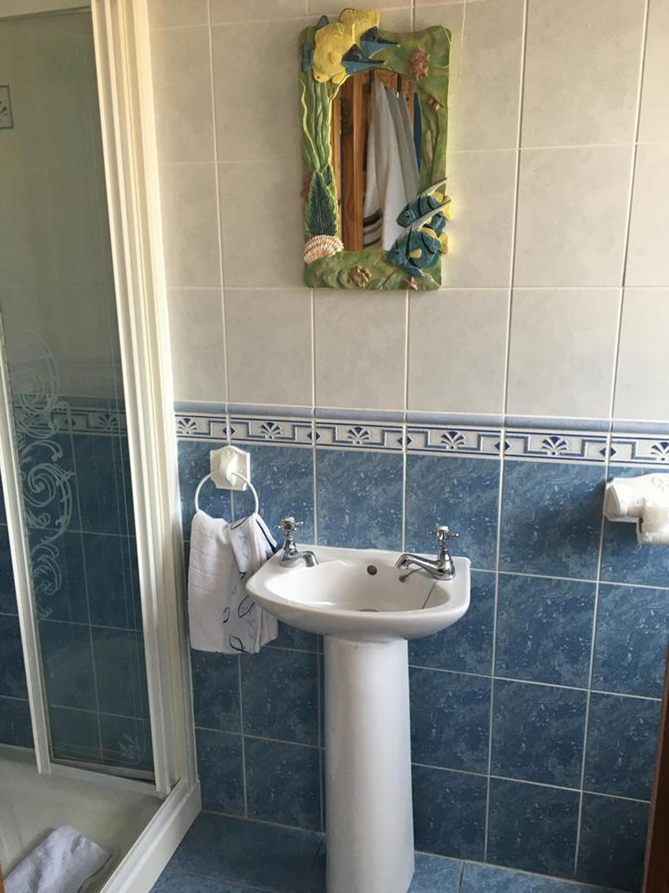 Double or Twin Room with Private Bathroom photo 3