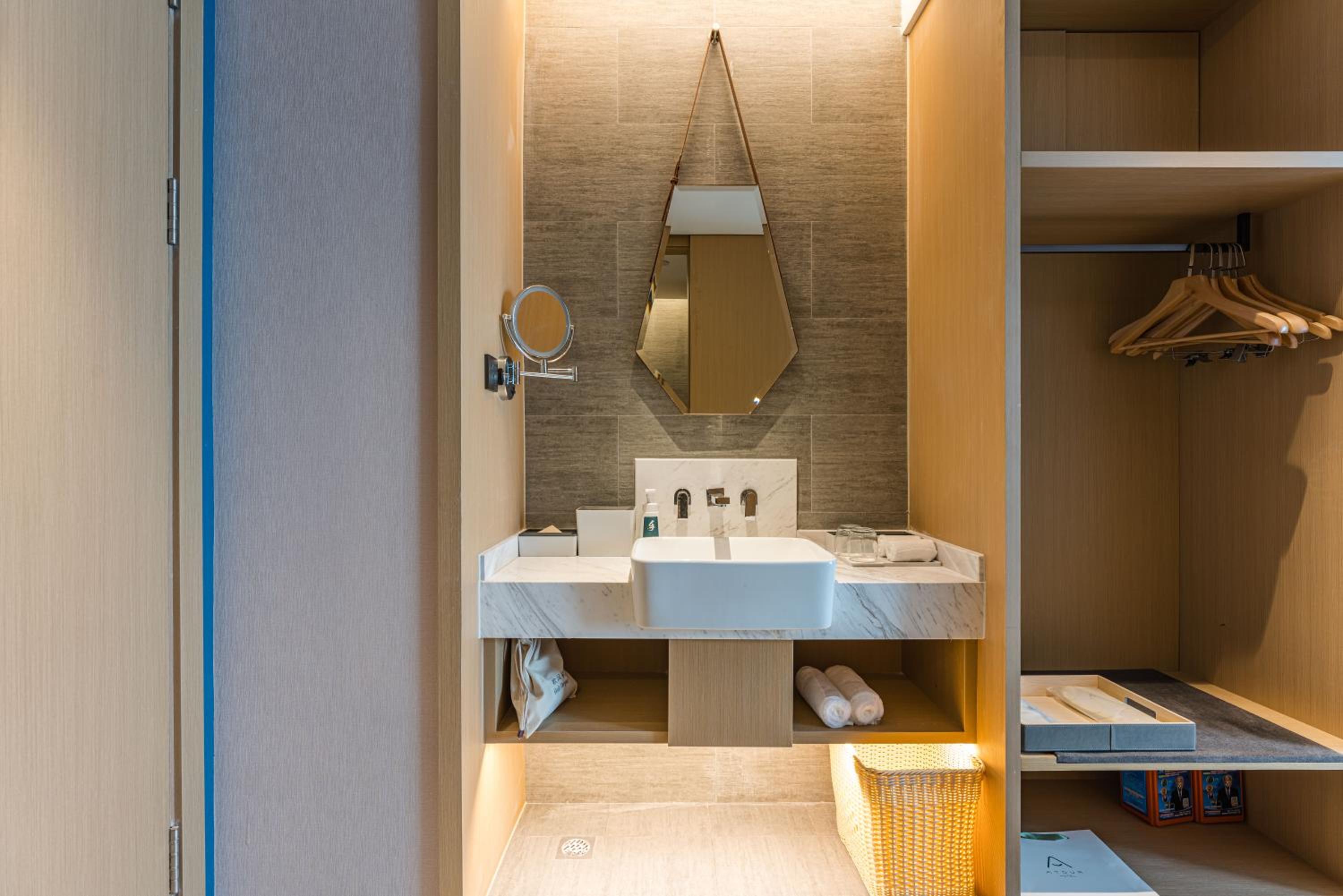 Superior Twin Room - Photo 8