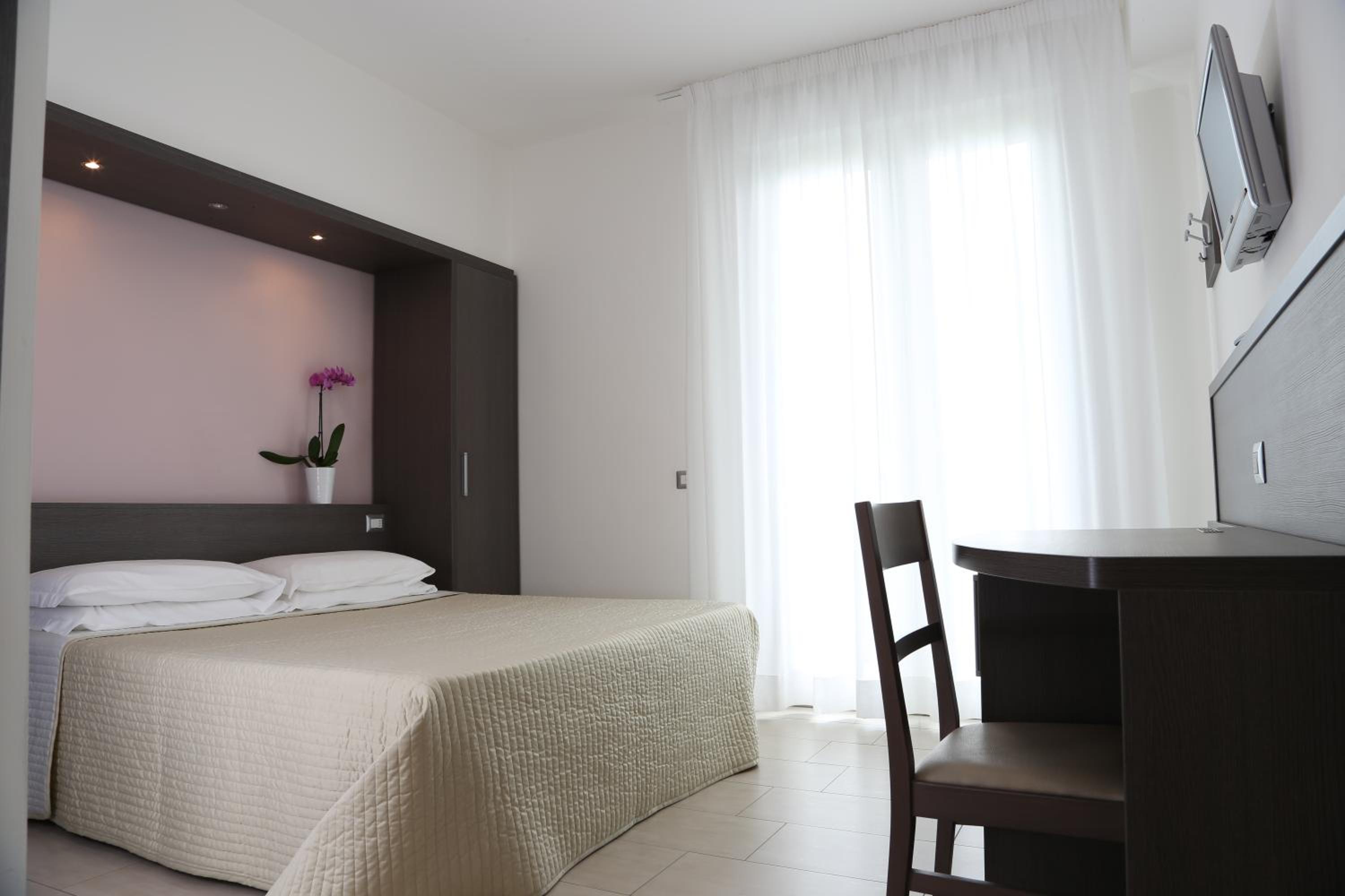 Double Room with Balcony photo 3
