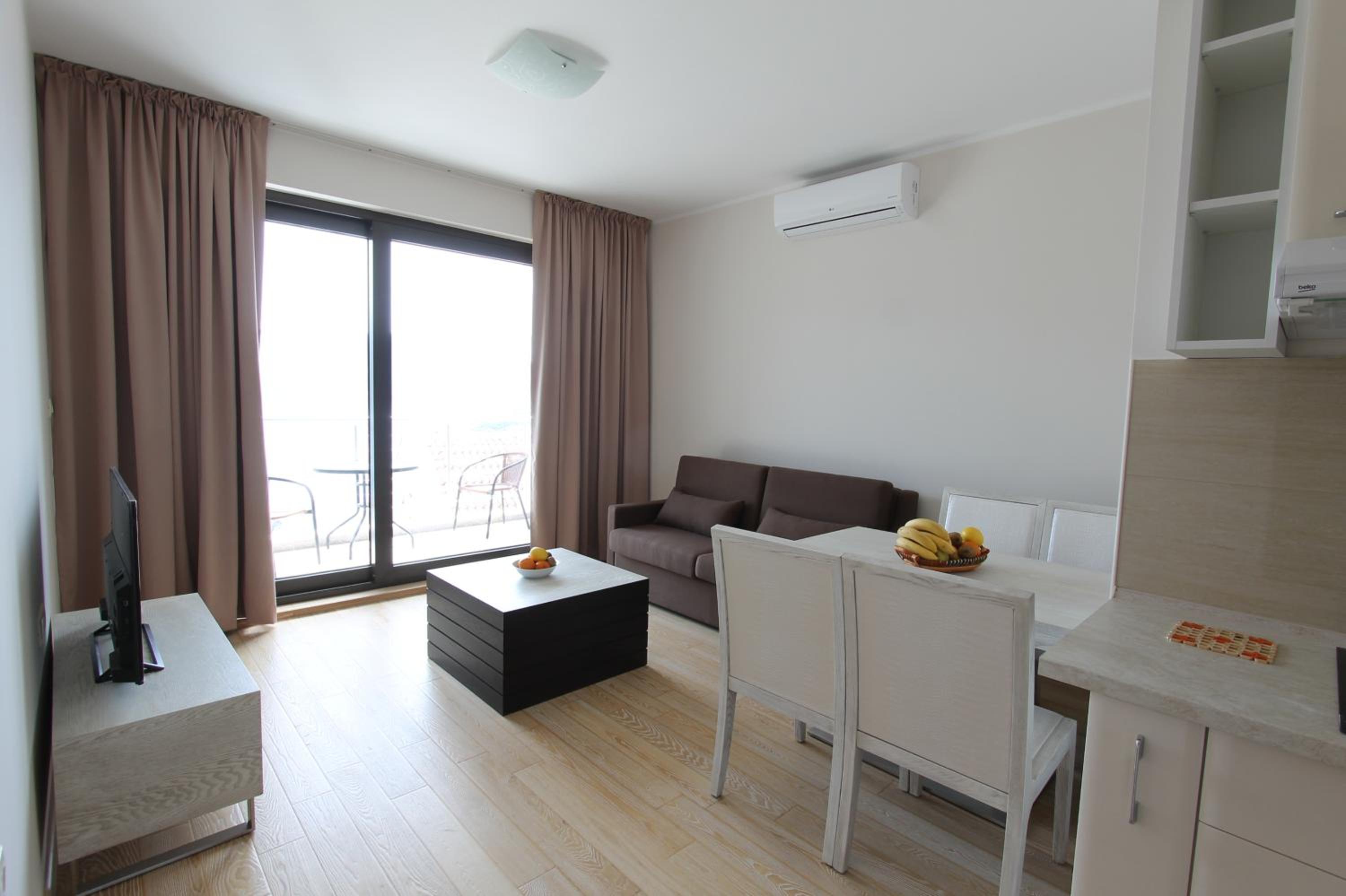 One-Bedroom Apartment with Balcony and Sea View photo 1