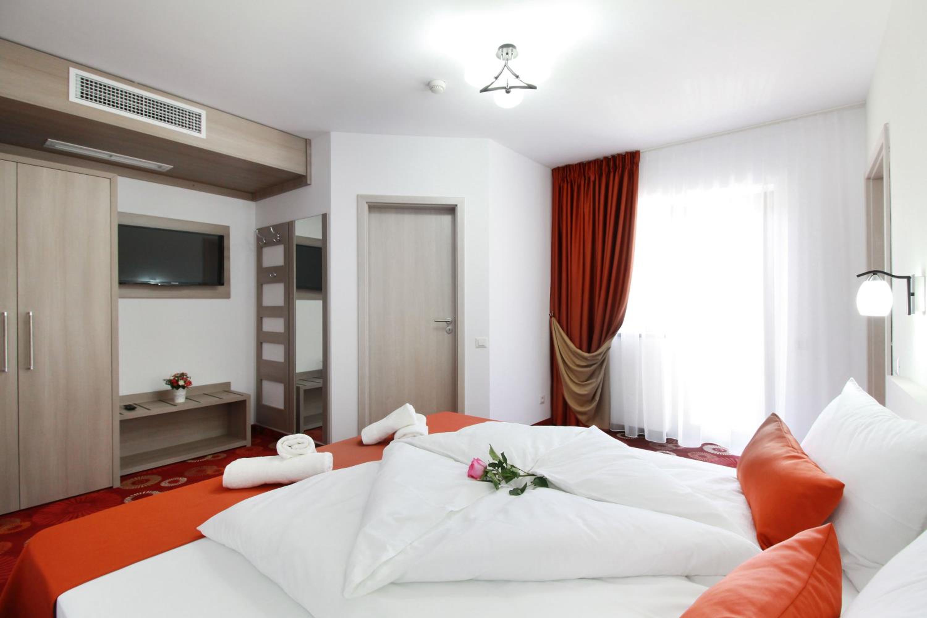 Double Room with Balcony - Photo 17