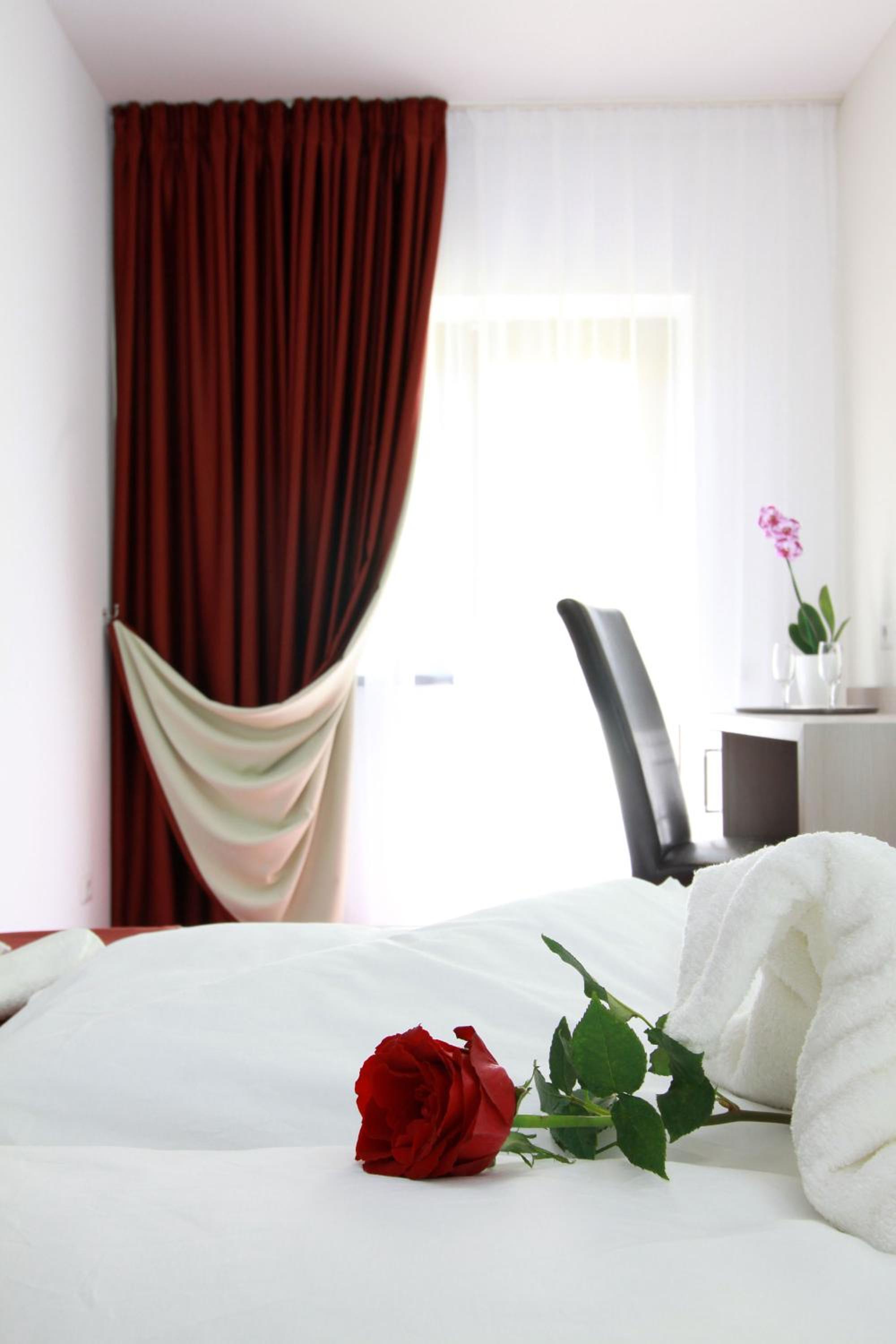 Double Room with Balcony - Photo 23