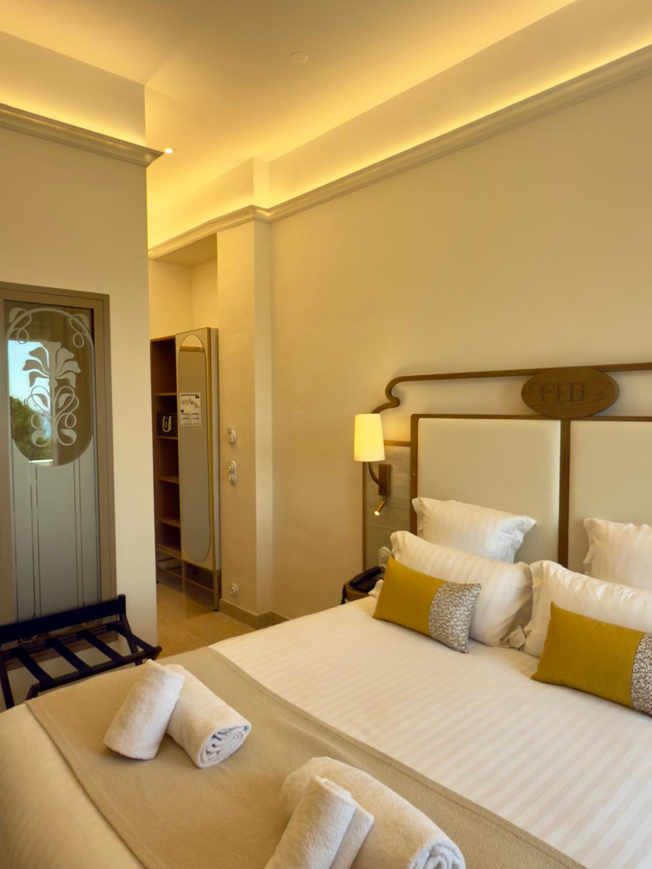 Comfort Queen Room with Sea View - Non-Smoking - Photo 7