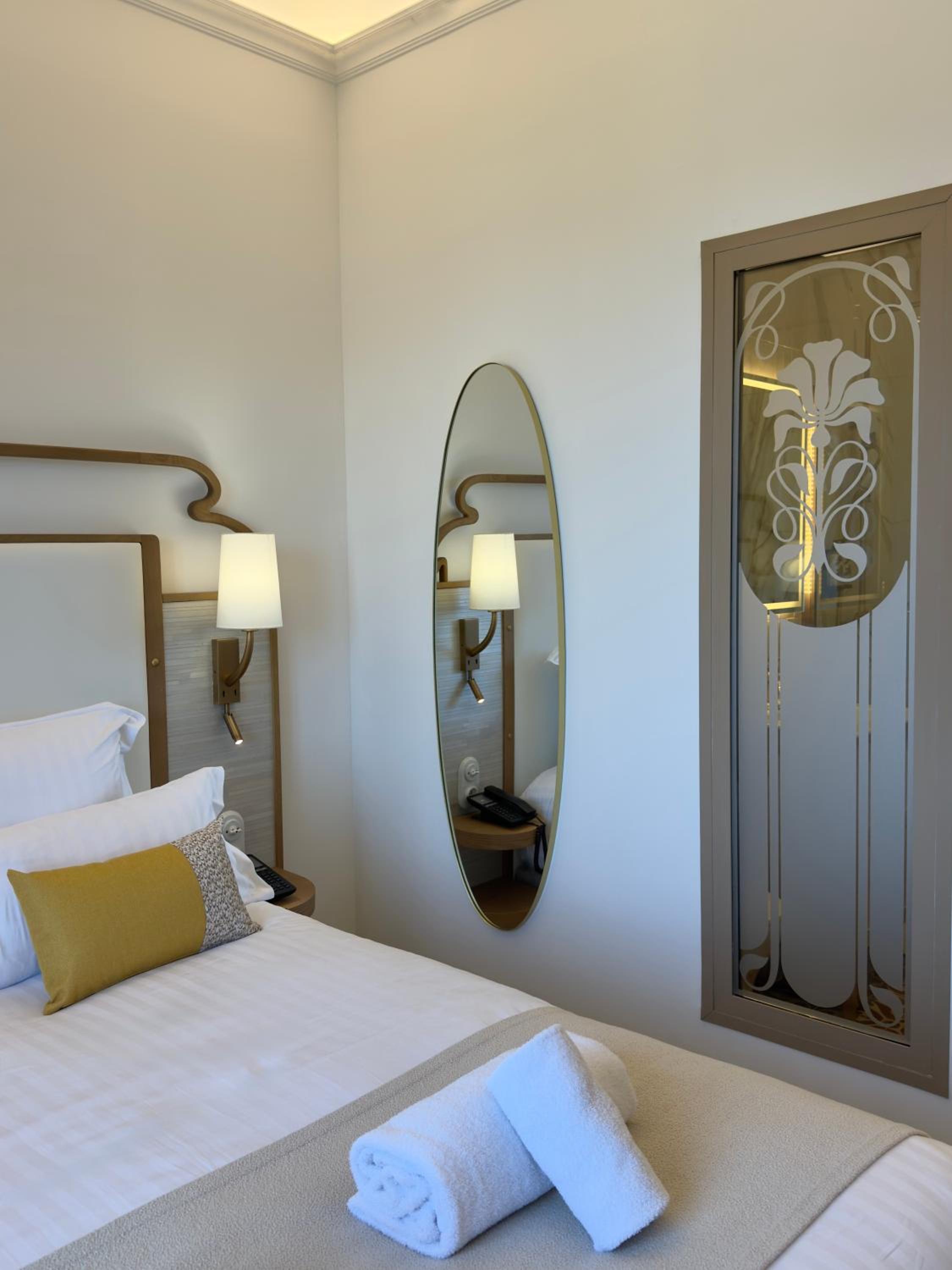 Comfort Queen Room with Sea View - Non-Smoking - Photo 9