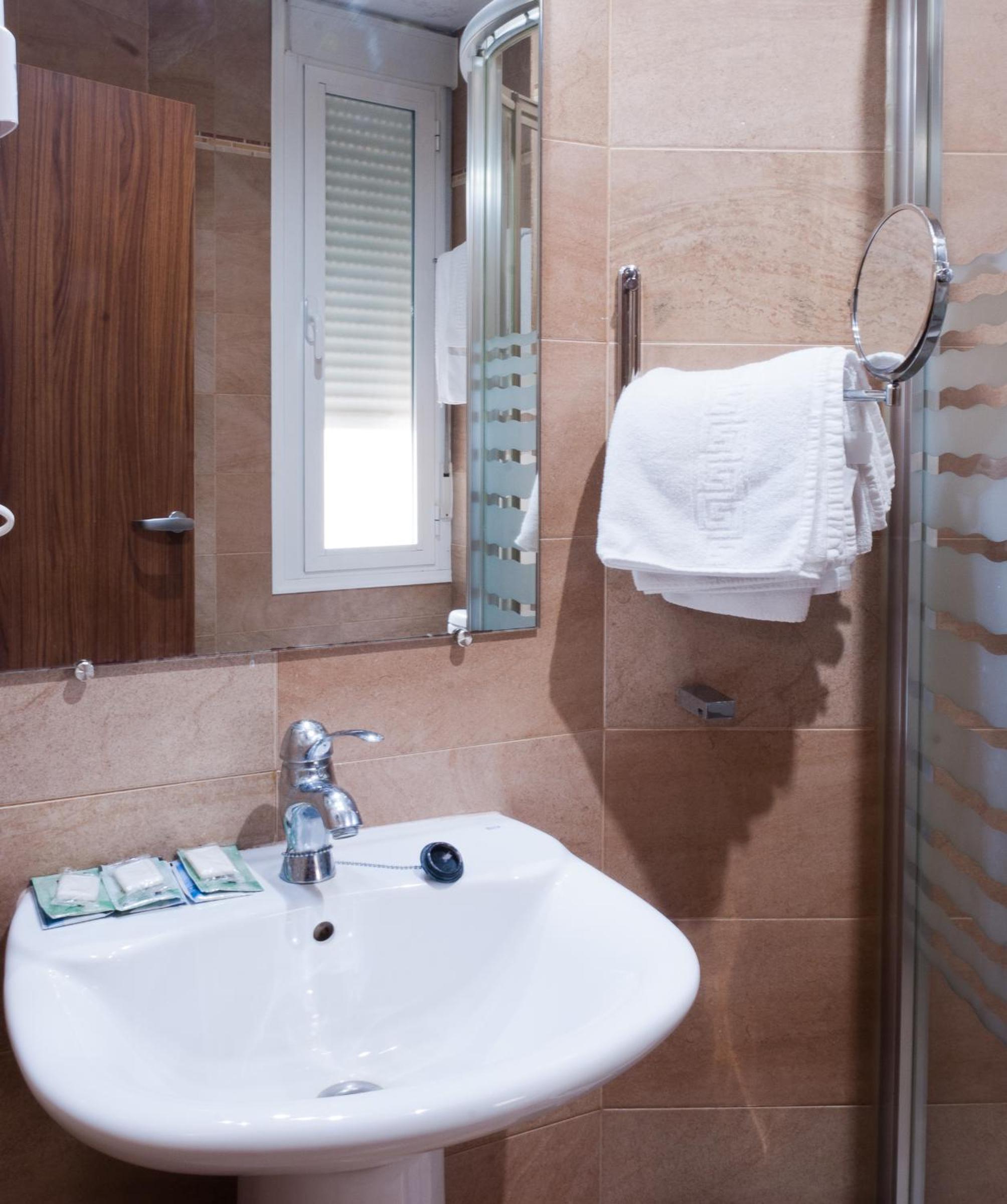 Double or Twin Room photo 2