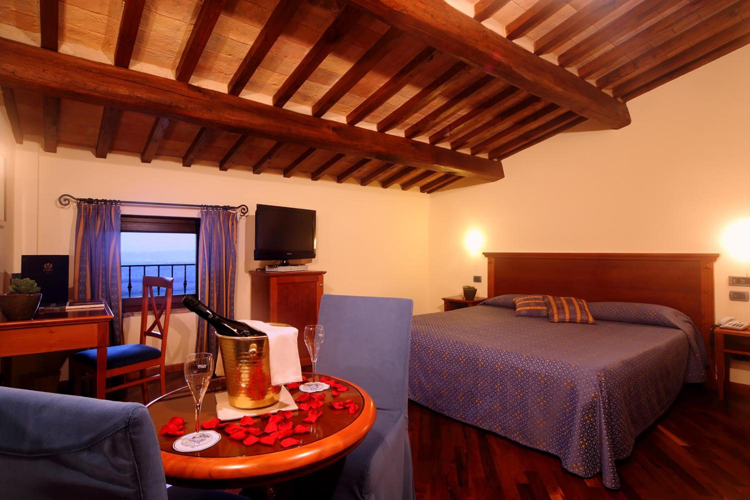 Junior Suite (2 Adults) - Photo 1