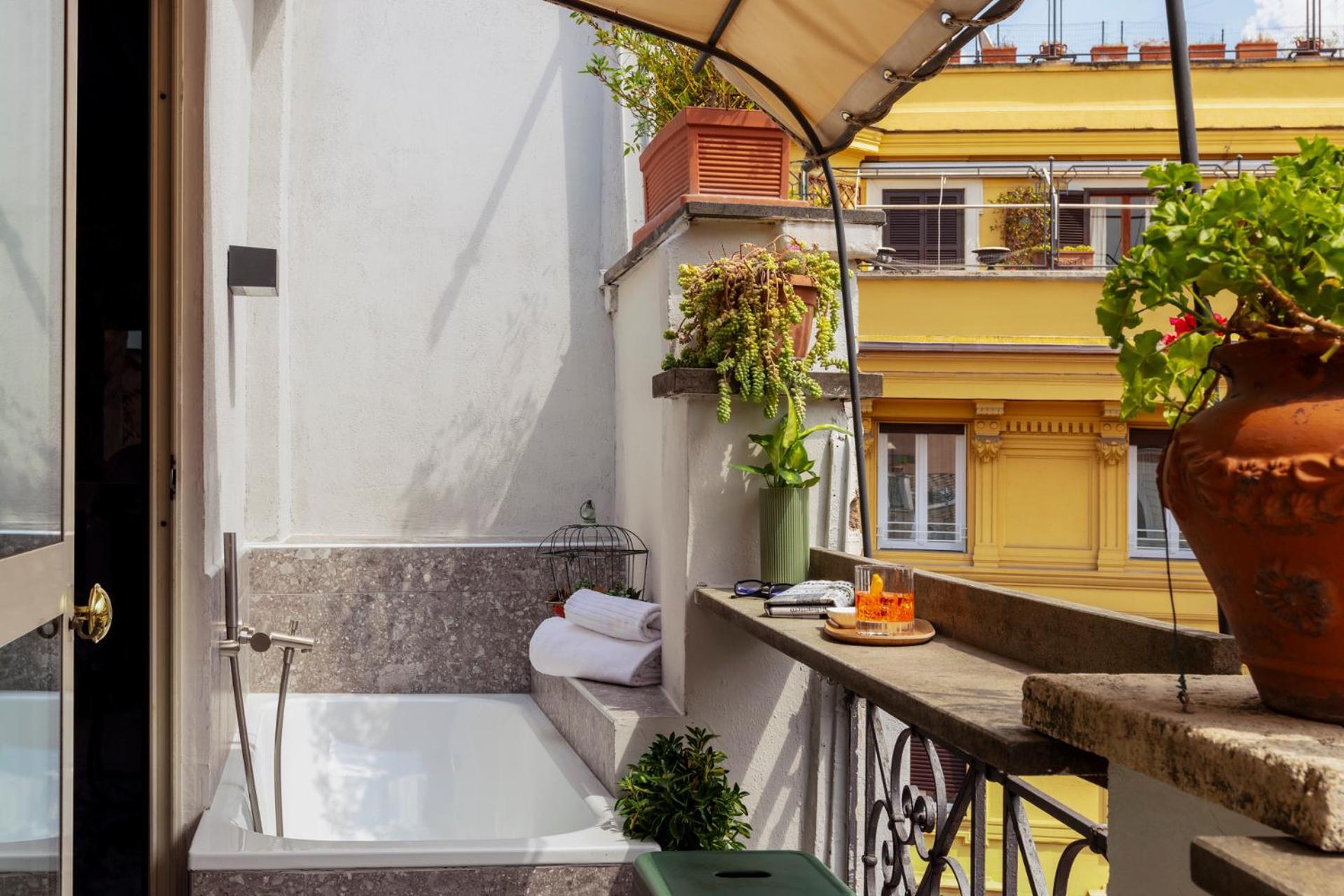 Deluxe Double Room with Balcony - Separate Building thumbnail 6