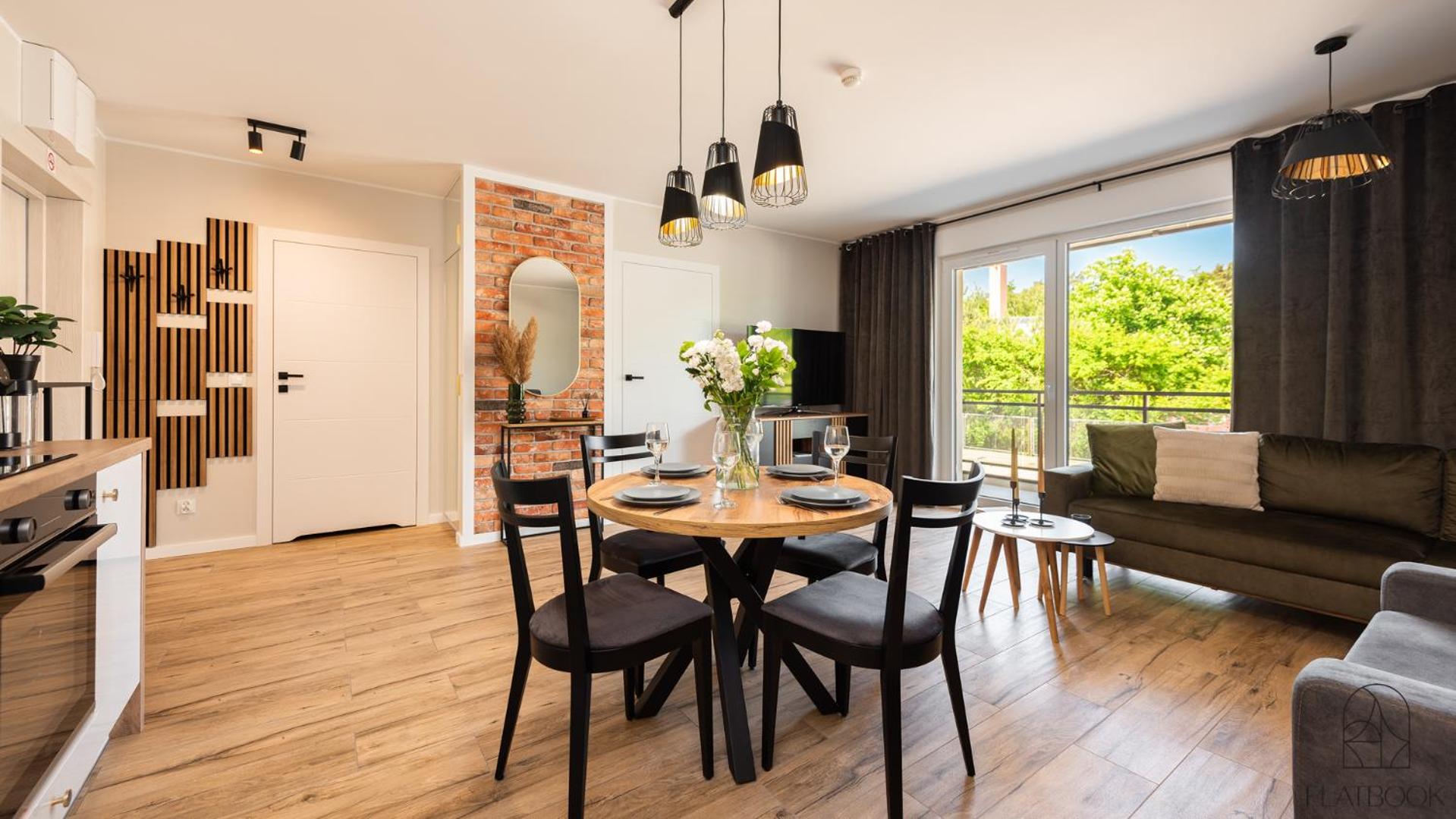 One-Bedroom Apartment with Balcony photo 1