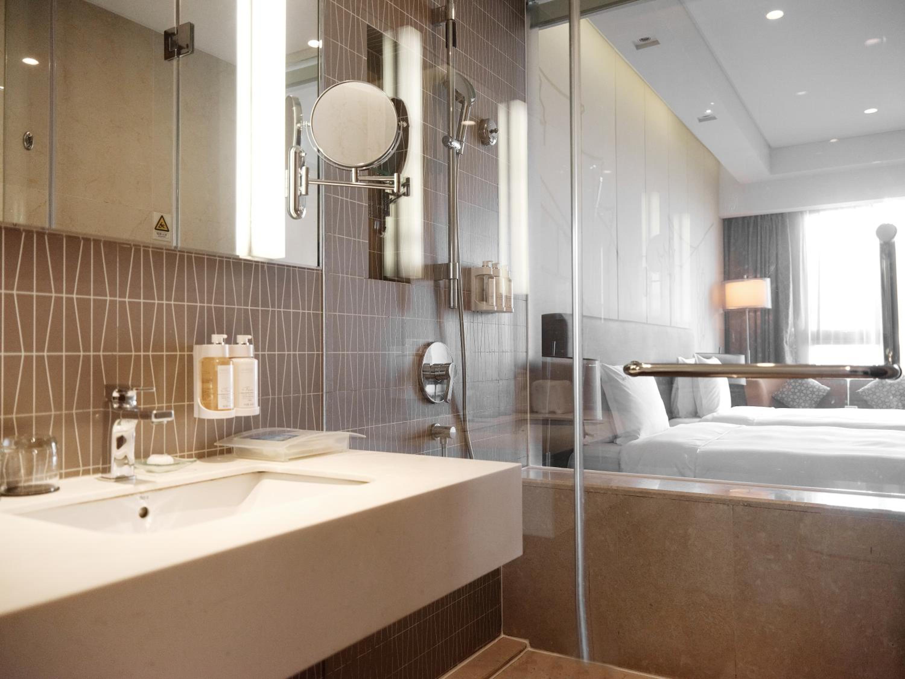 Standard Room thumbnail 5