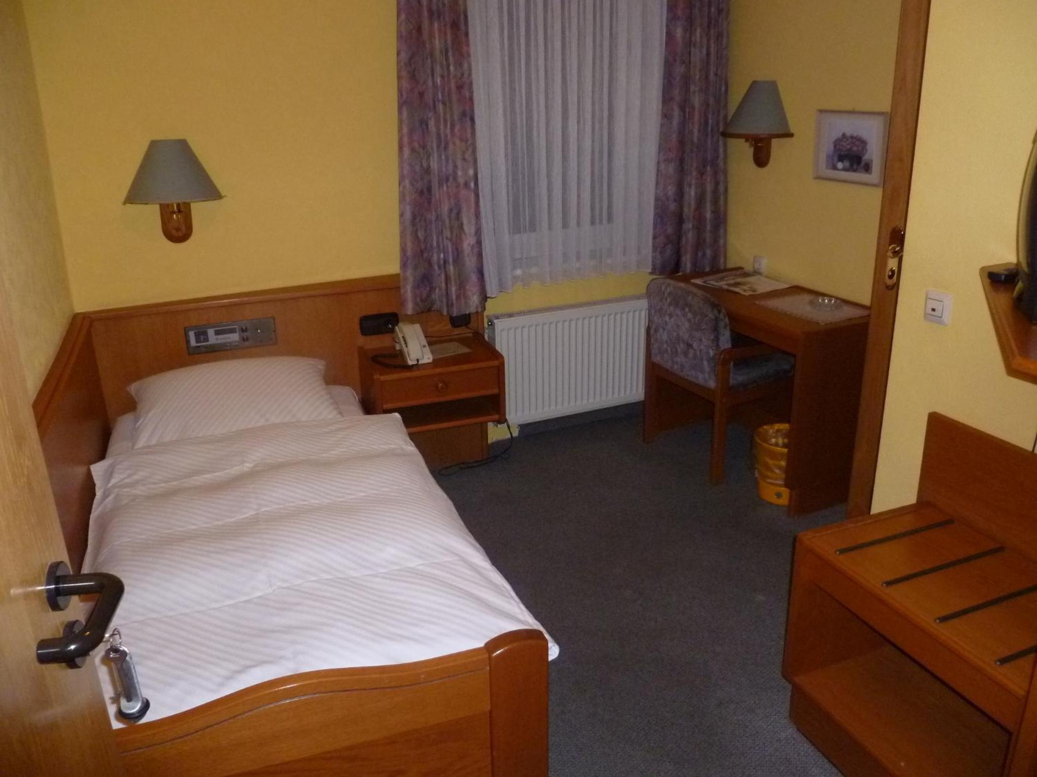 Single Room photo 3