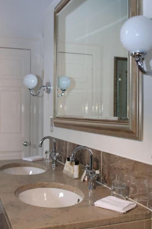Mansion House Suite photo 3