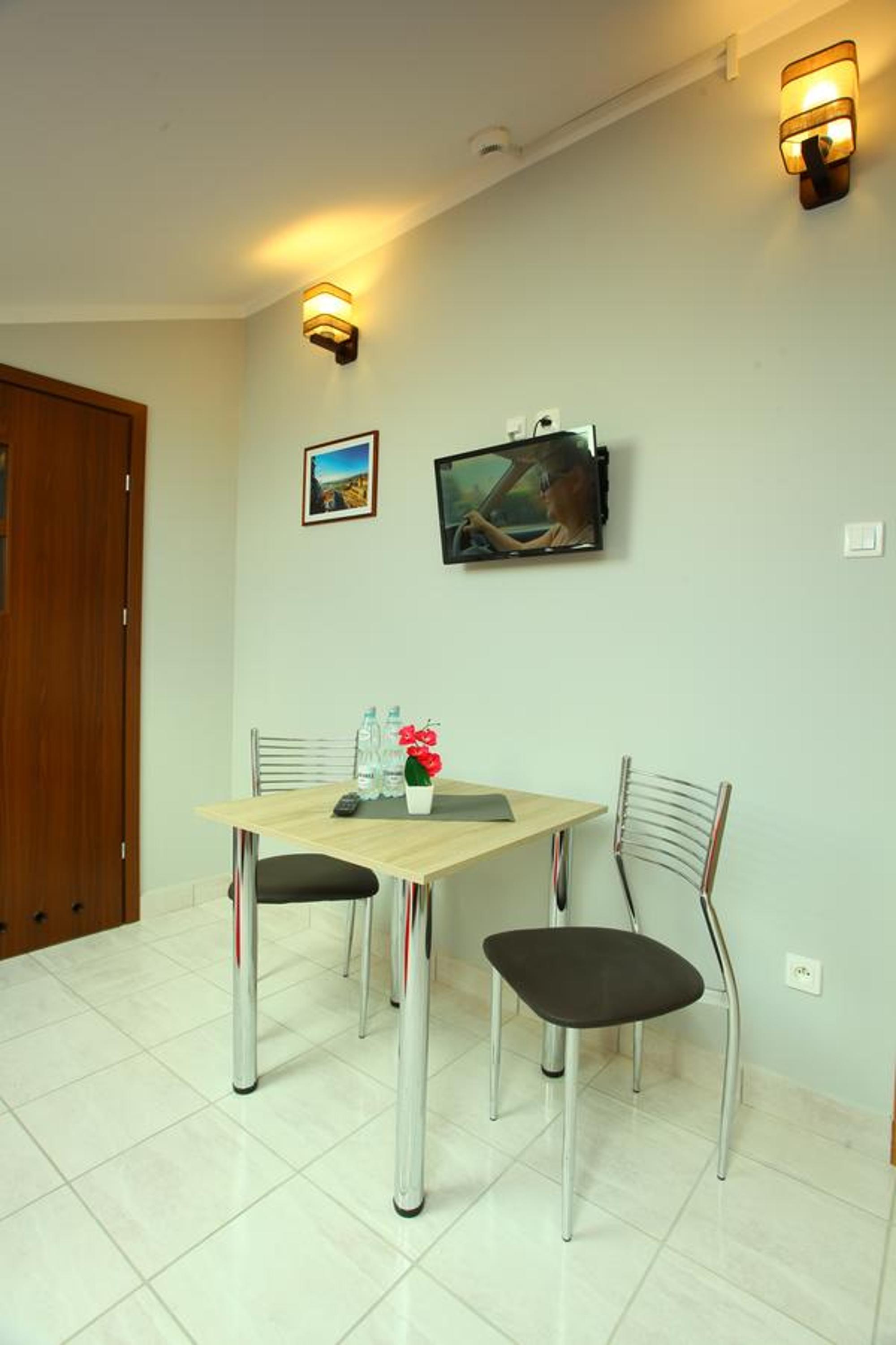 Twin Room - Photo 2