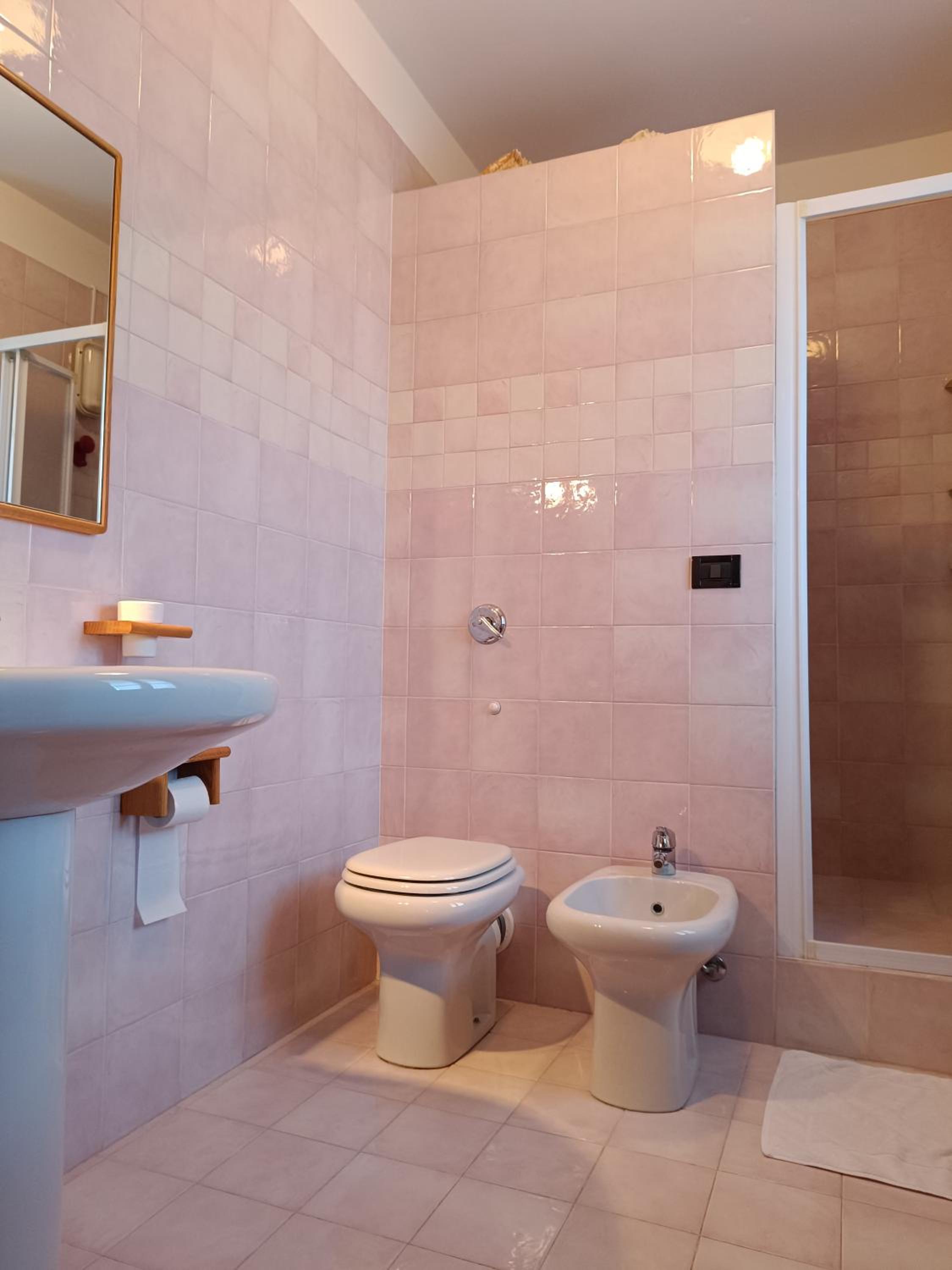 Double Room with Private External Bathroom photo 2