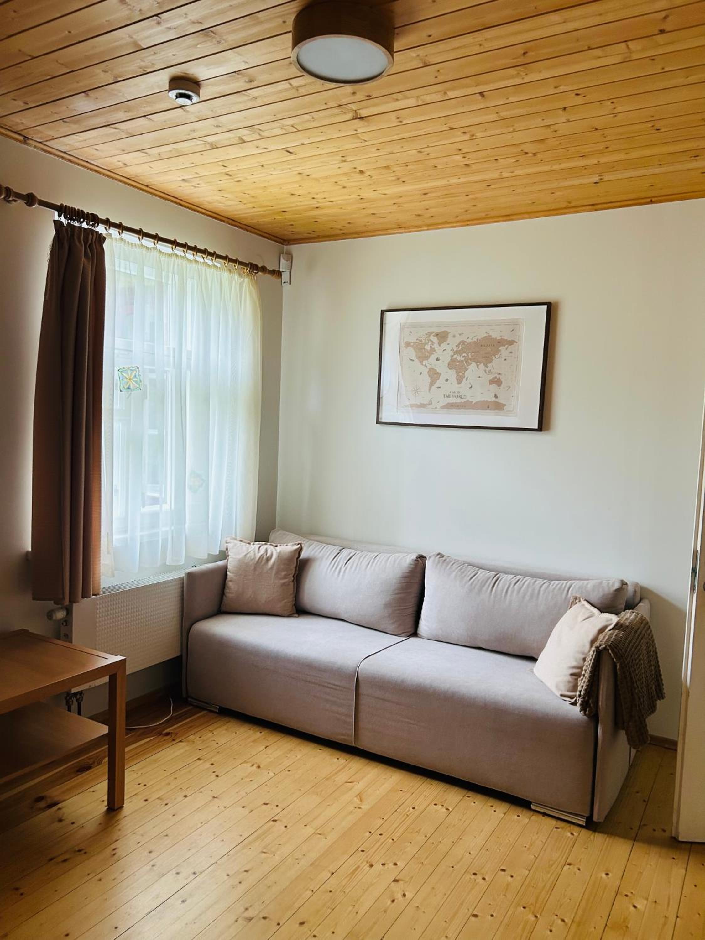 Superior Family Room - Photo 2