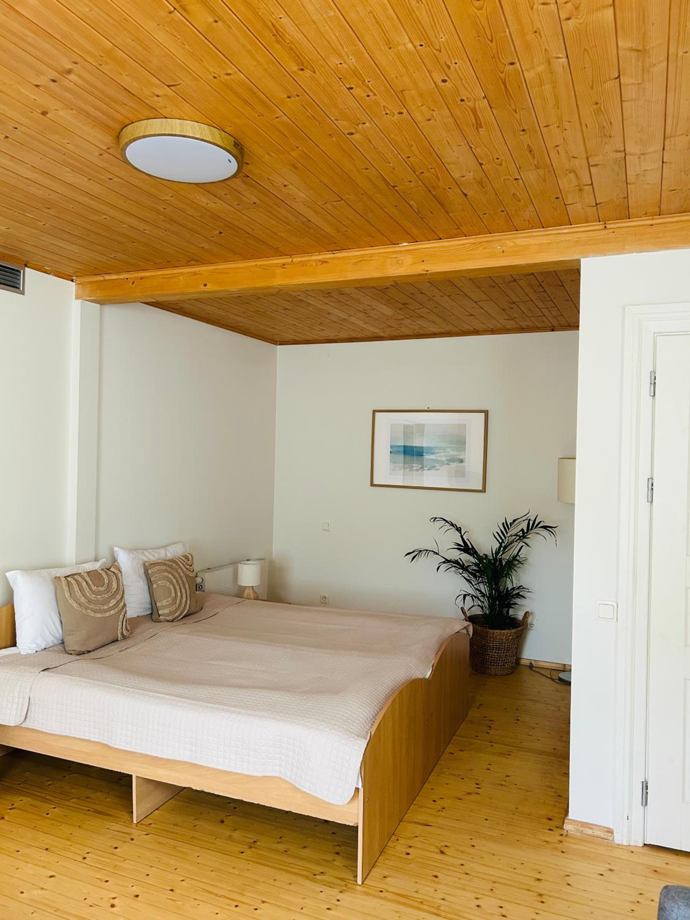 Superior Family Room - Photo 1