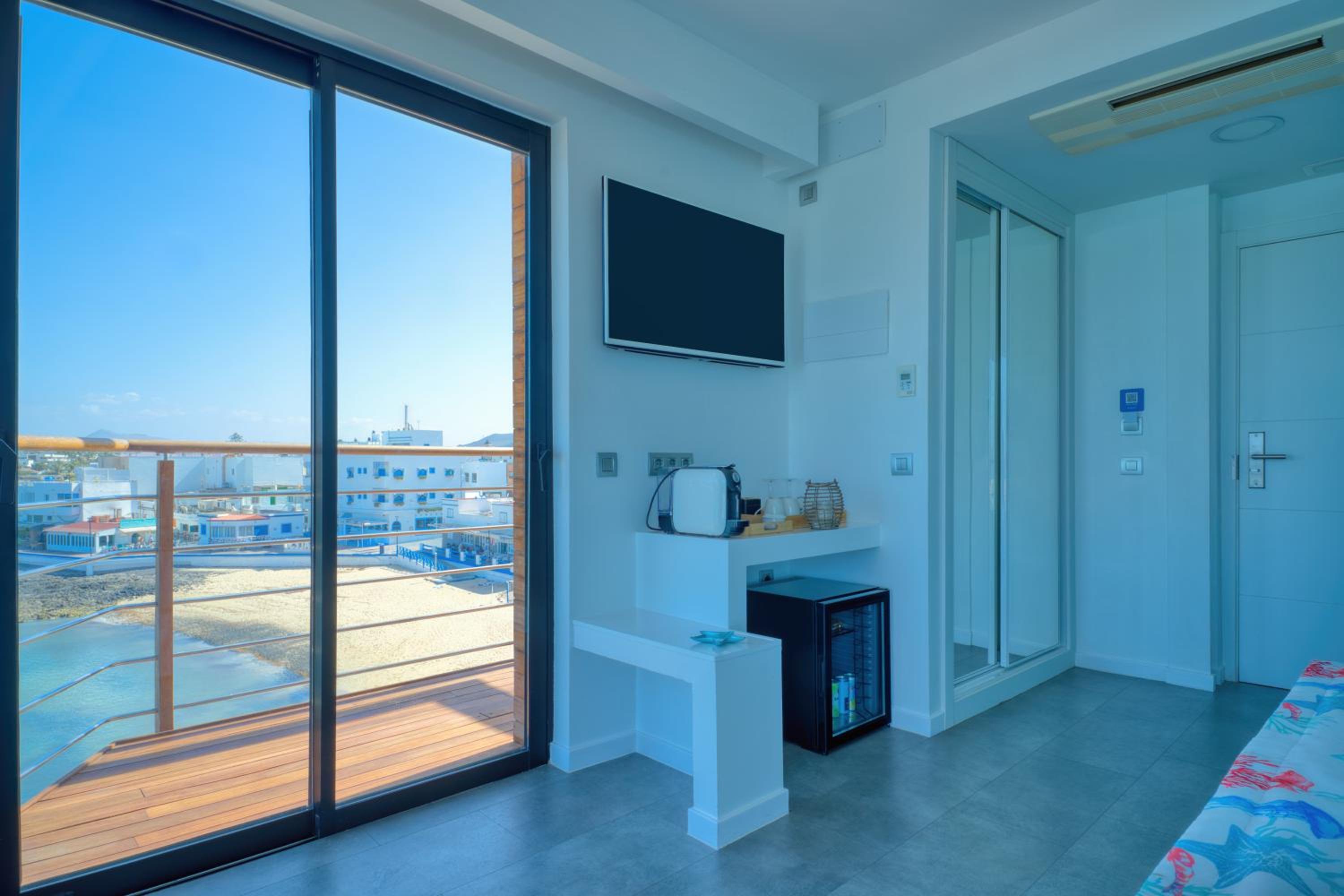 Suite with Sea View thumbnail 5