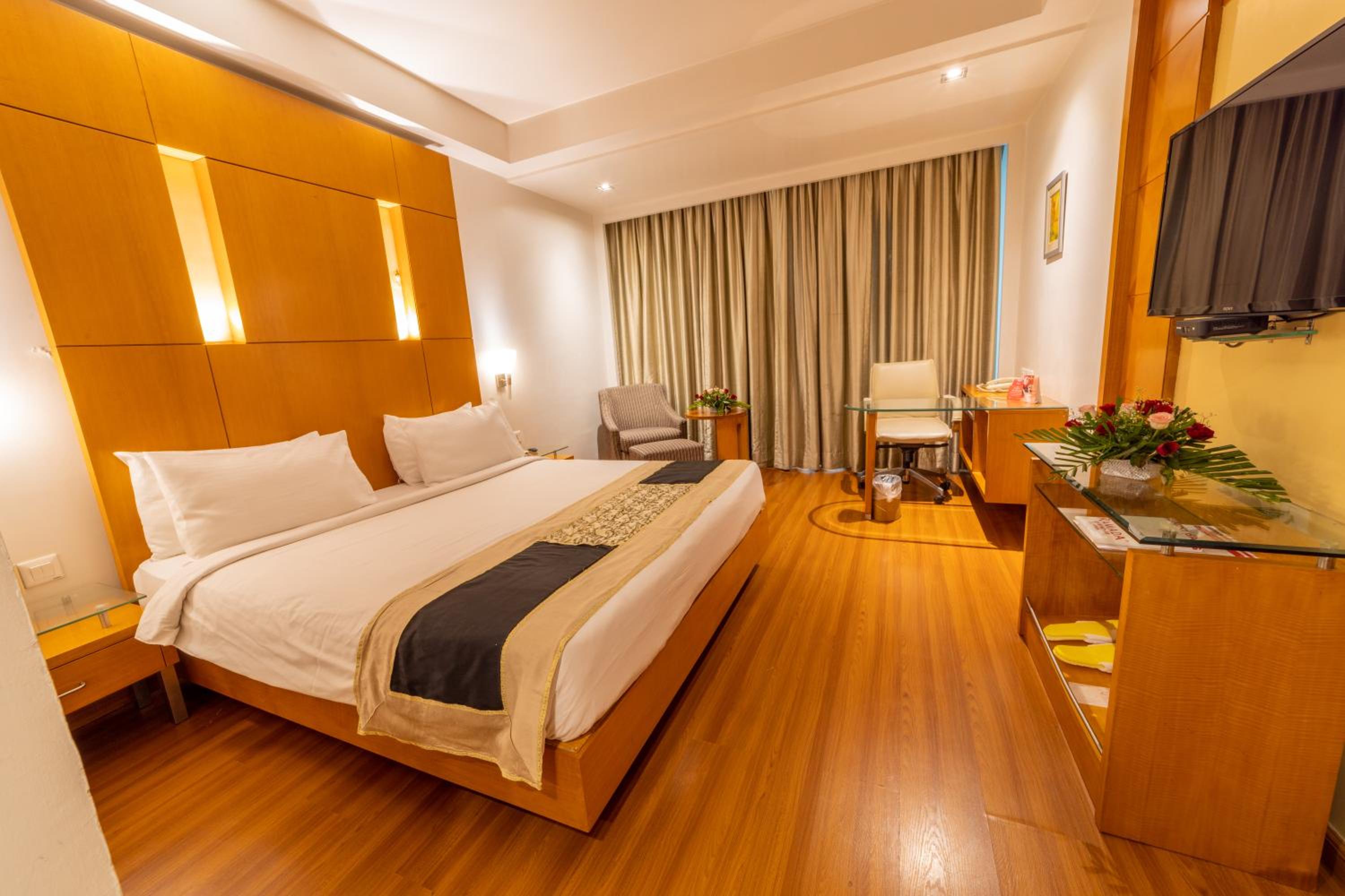 Deluxe Double Room: Enjoy a Buy One Get One offer at Fire Ball Bar (11 AM - 8 PM) on House Brand, 20% off on Food & Soft Beverages and Spa, Early checkin Available up to 2 hours (subject to availability) - Photo 7