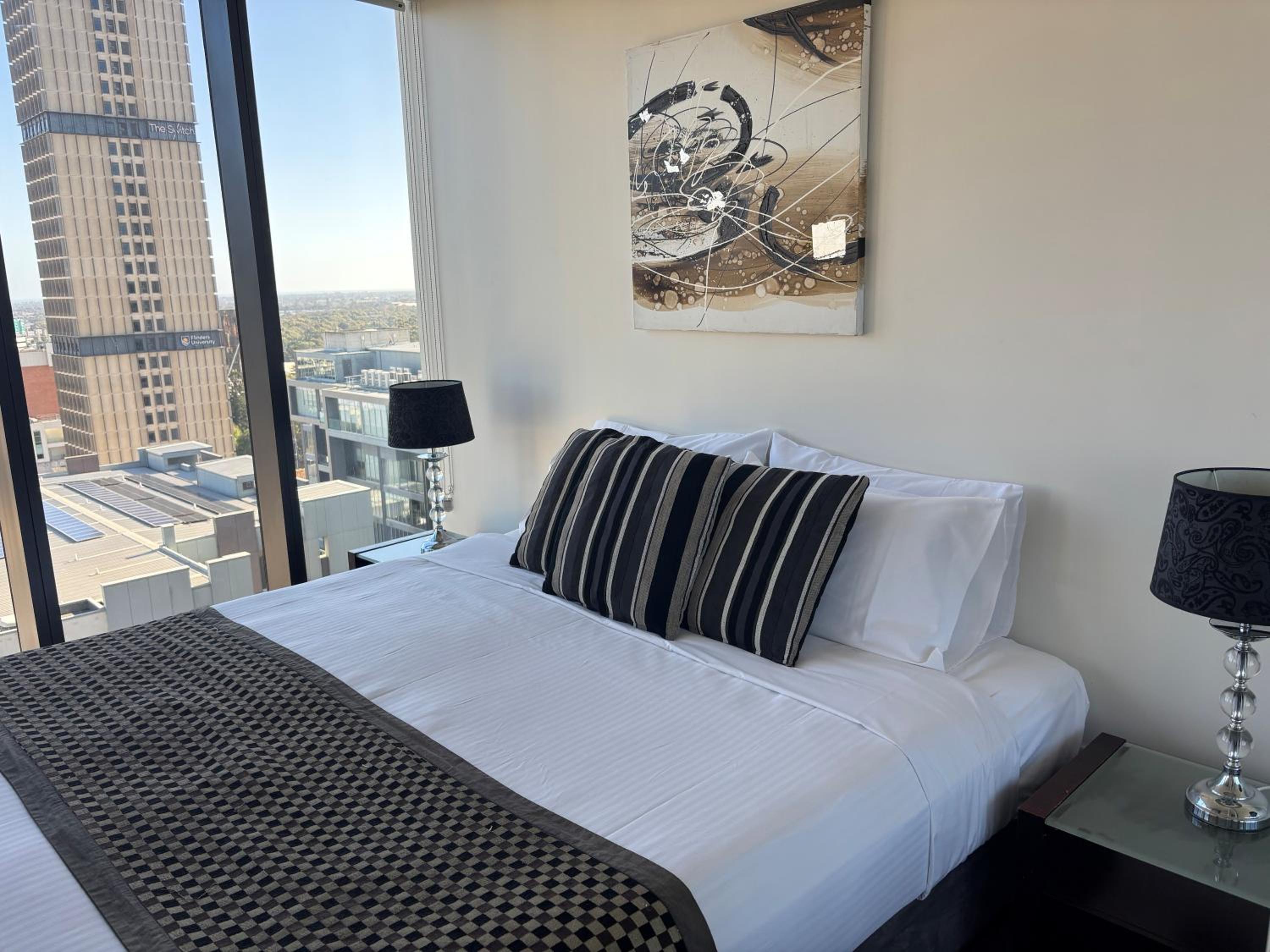 One-Bedroom Apartment - Photo 3