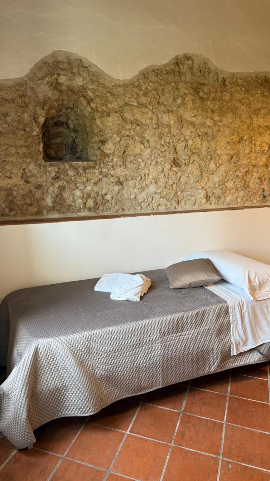 Quadruple Room - Photo 8