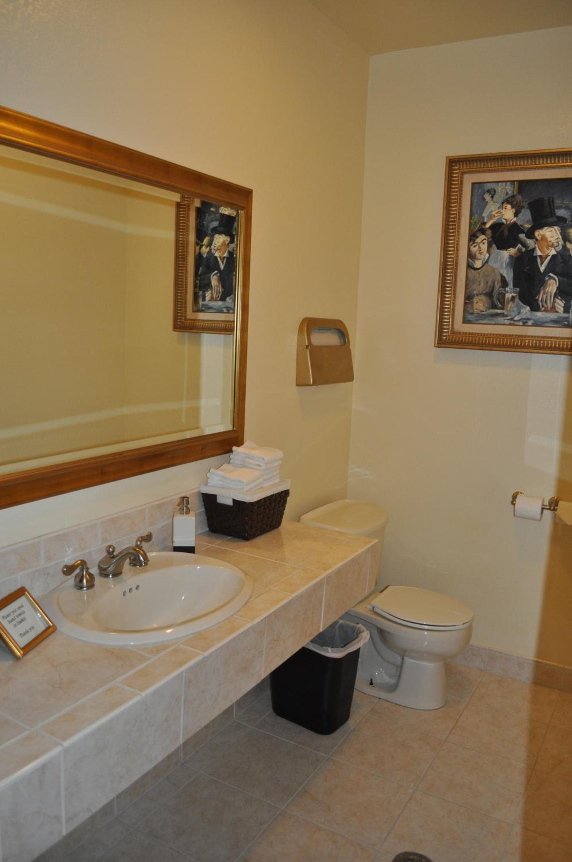 Shared Bathroom Queen Room