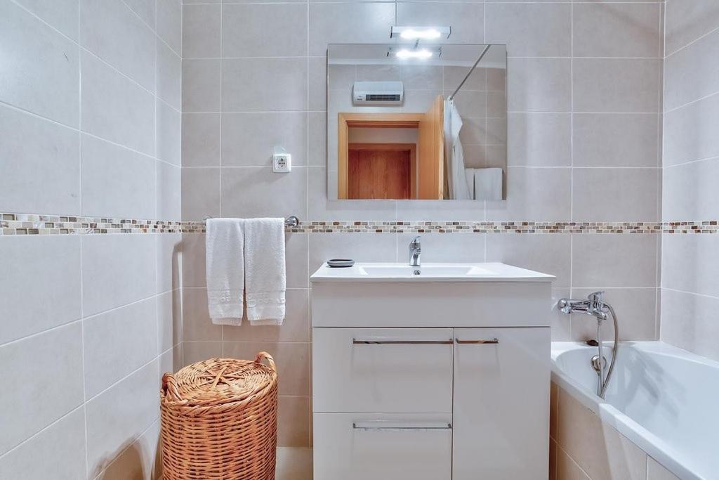 Three-Bedroom Apartment with Ocean View photo 3