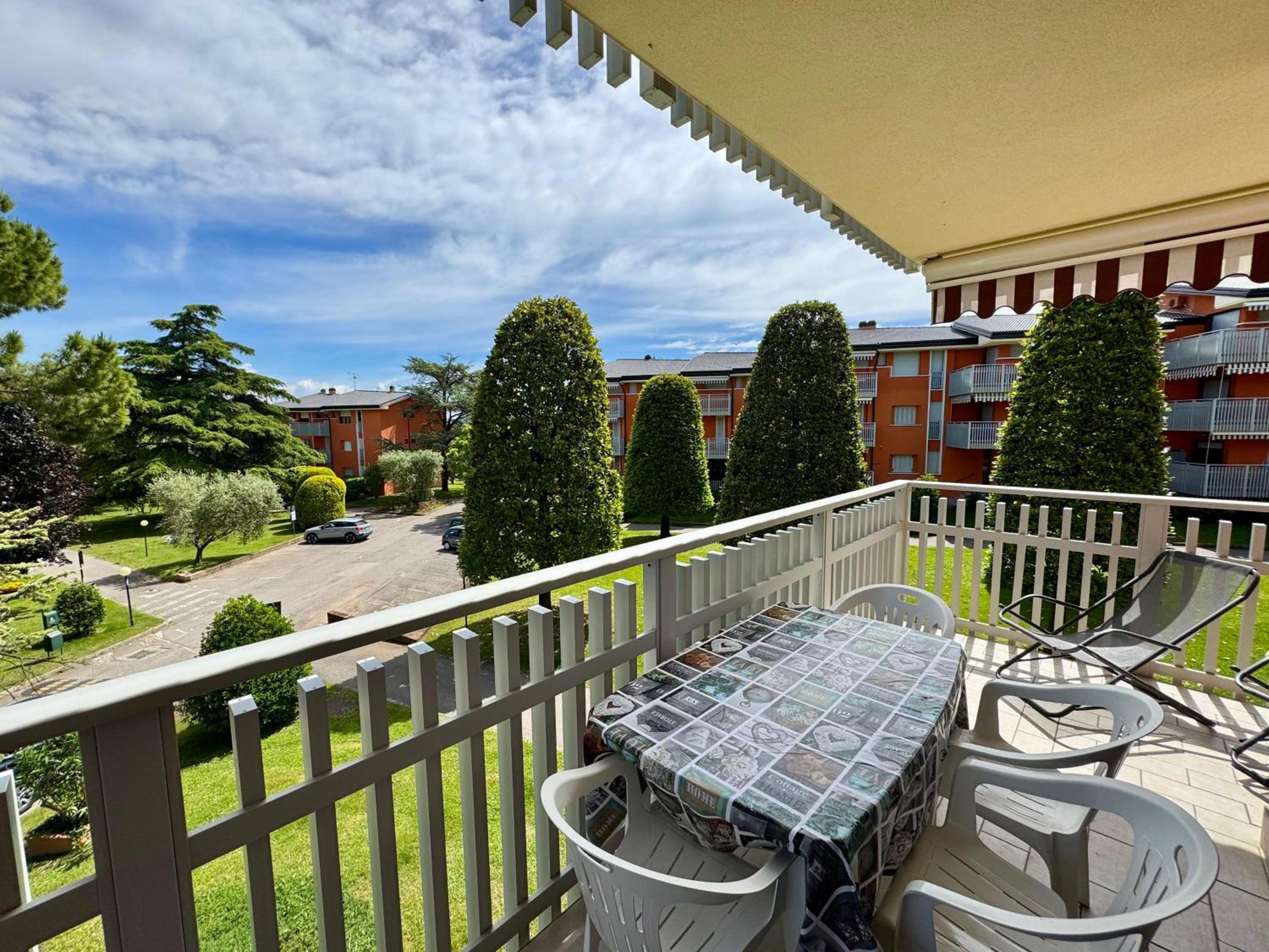 Two-Bedroom Deluxe Apartment with Garden View