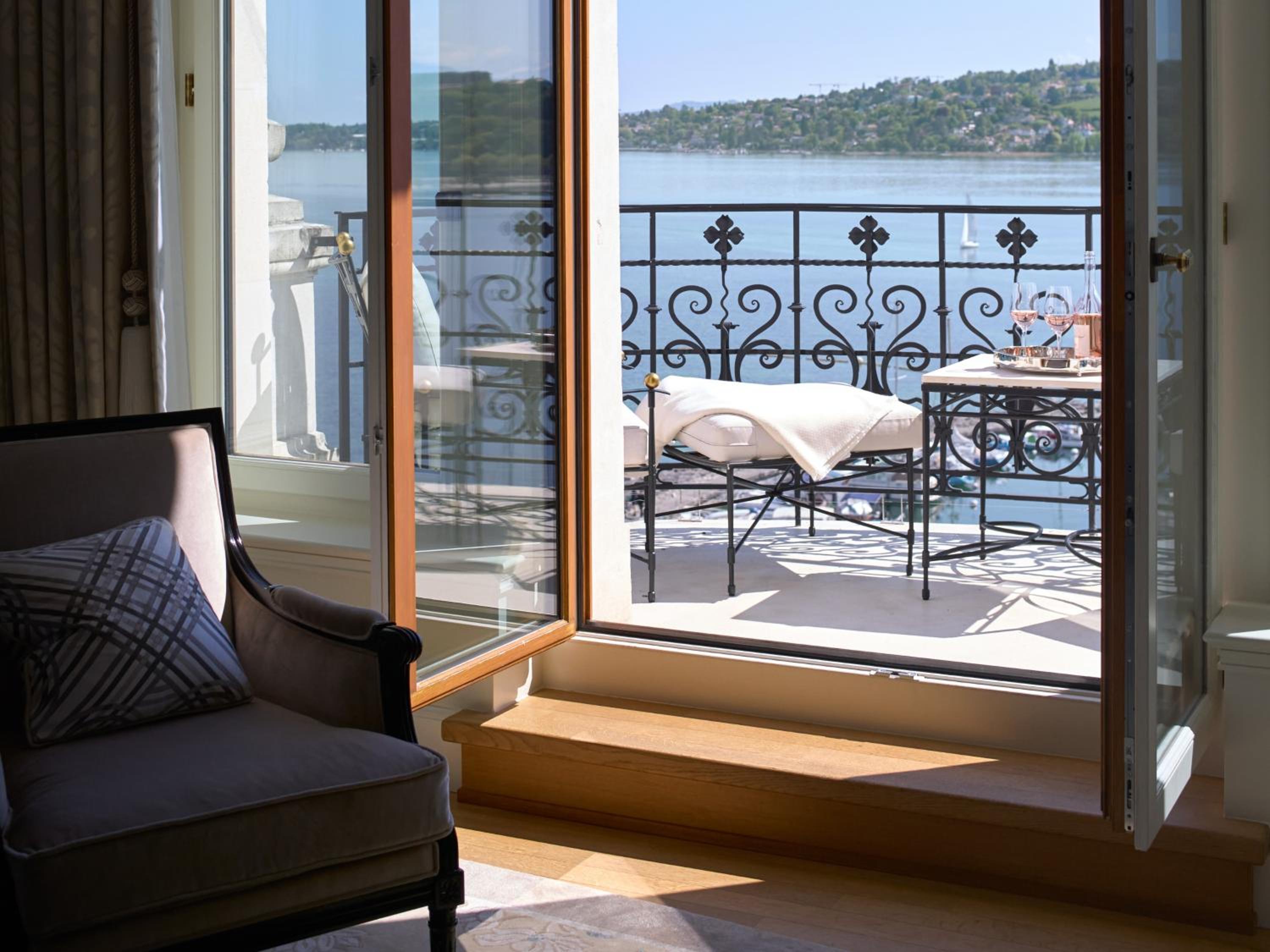 Suite with Lake View - Photo 8