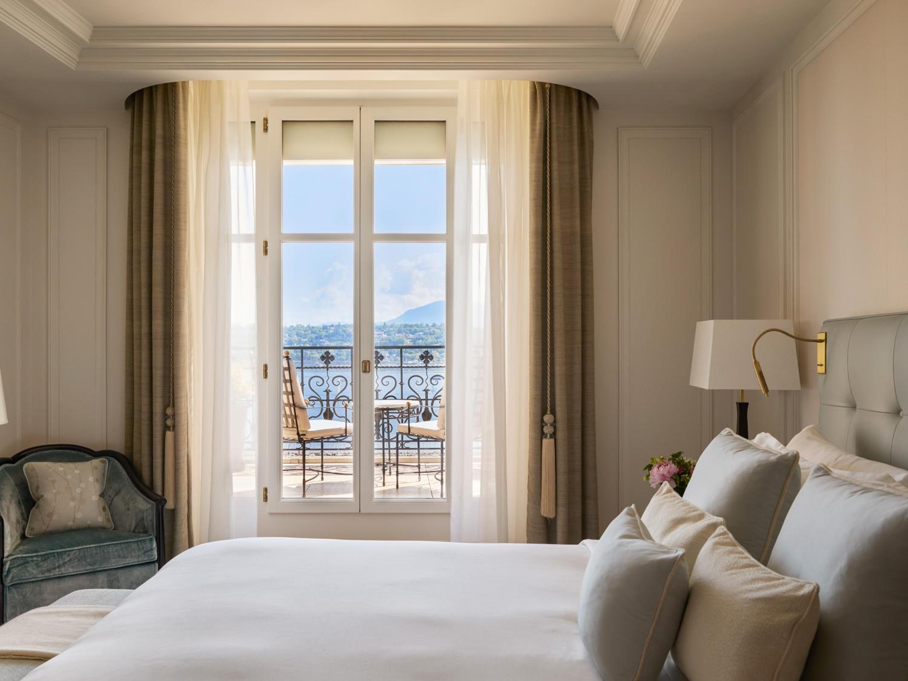 Suite with Lake View