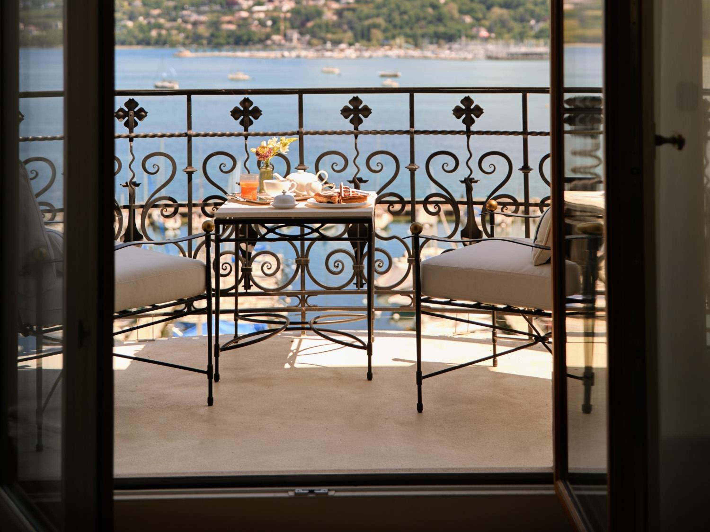 Suite with Lake View - Photo 7