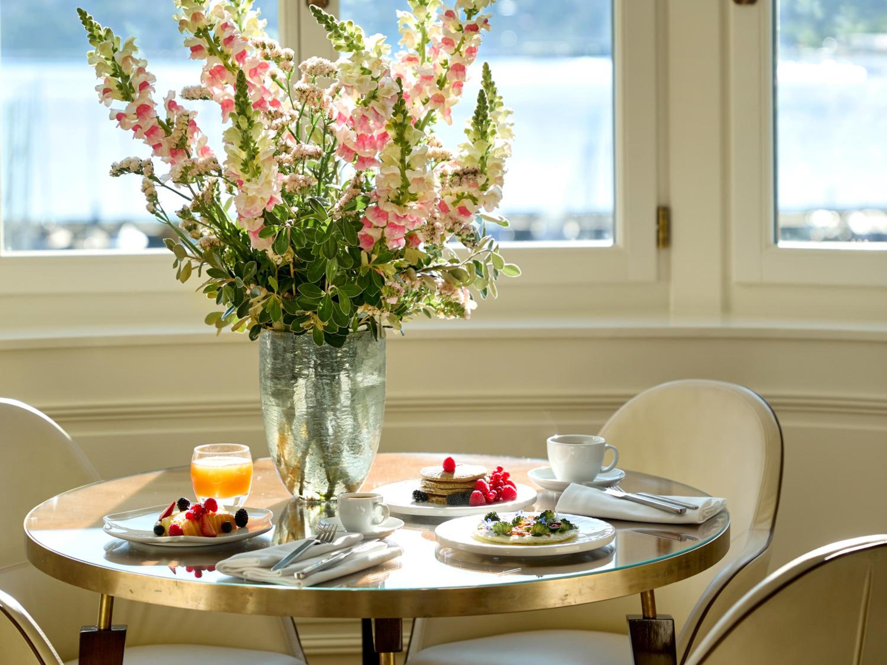 Suite with Lake View